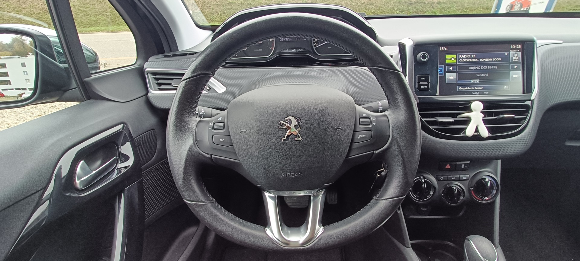 PEUGEOT 208 1.2 PureTech Style EAT6-image-7