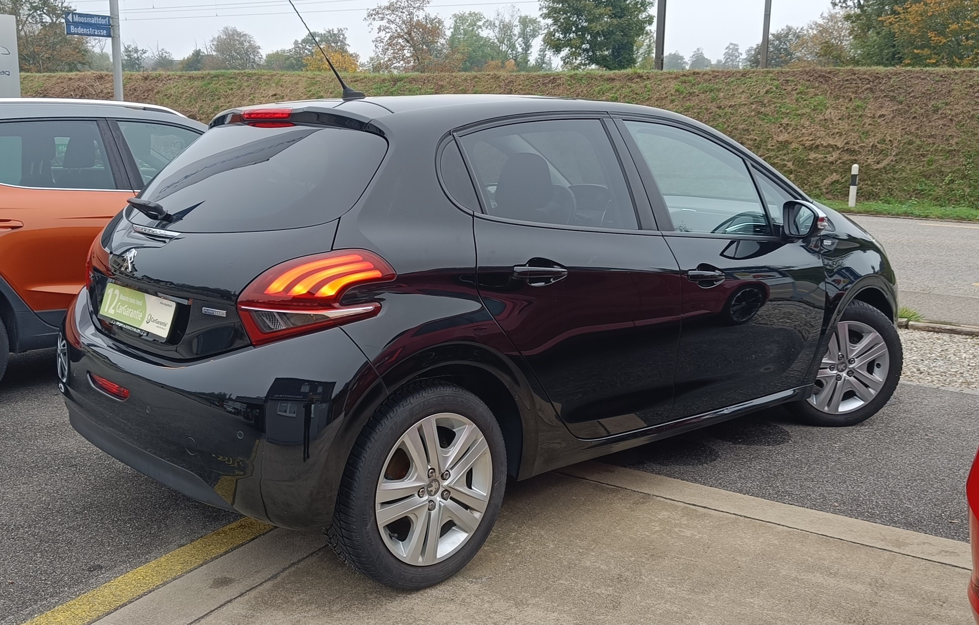 PEUGEOT 208 1.2 PureTech Style EAT6-image-2