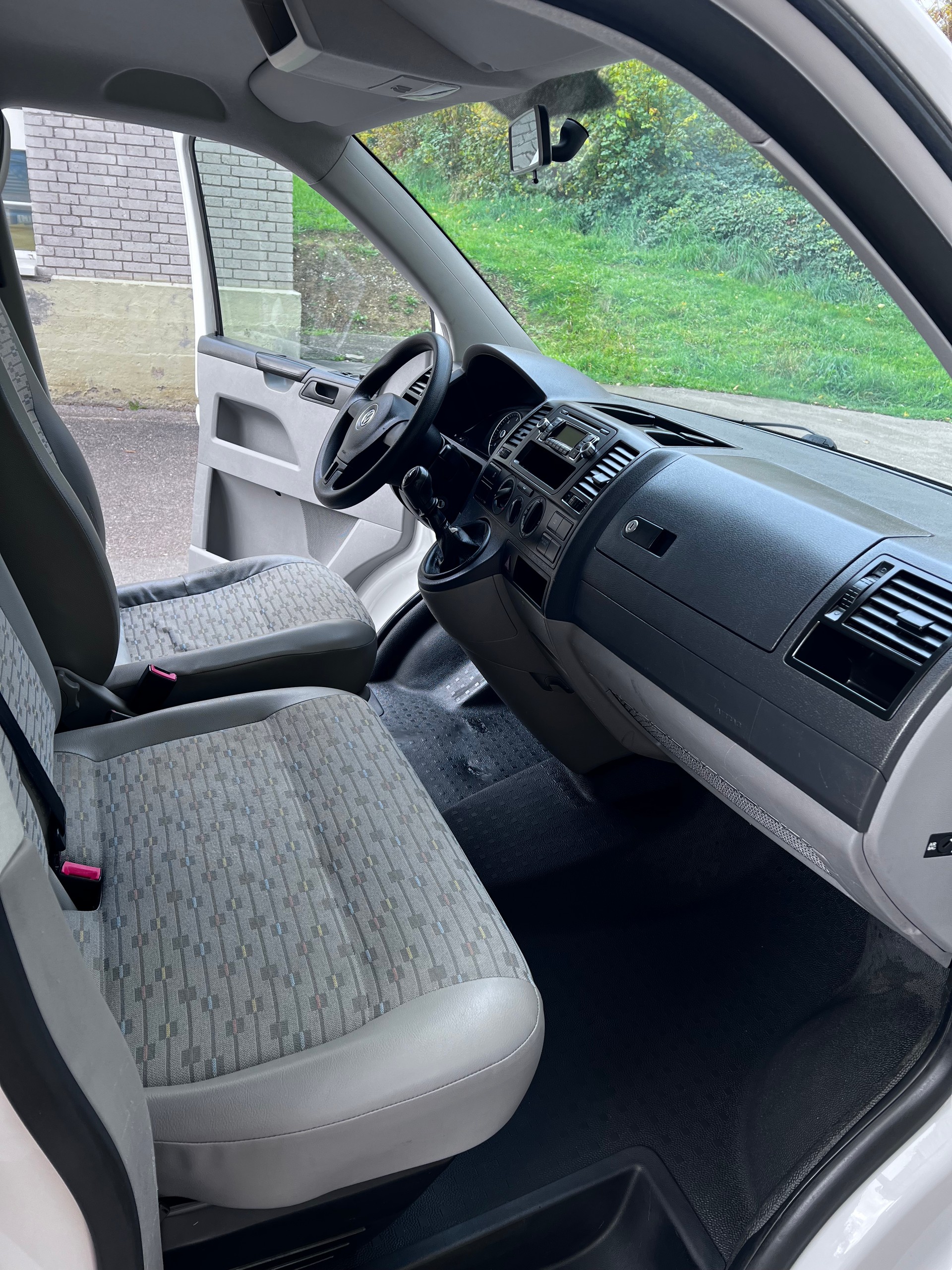 VW T5 2.0 TDI-image-5