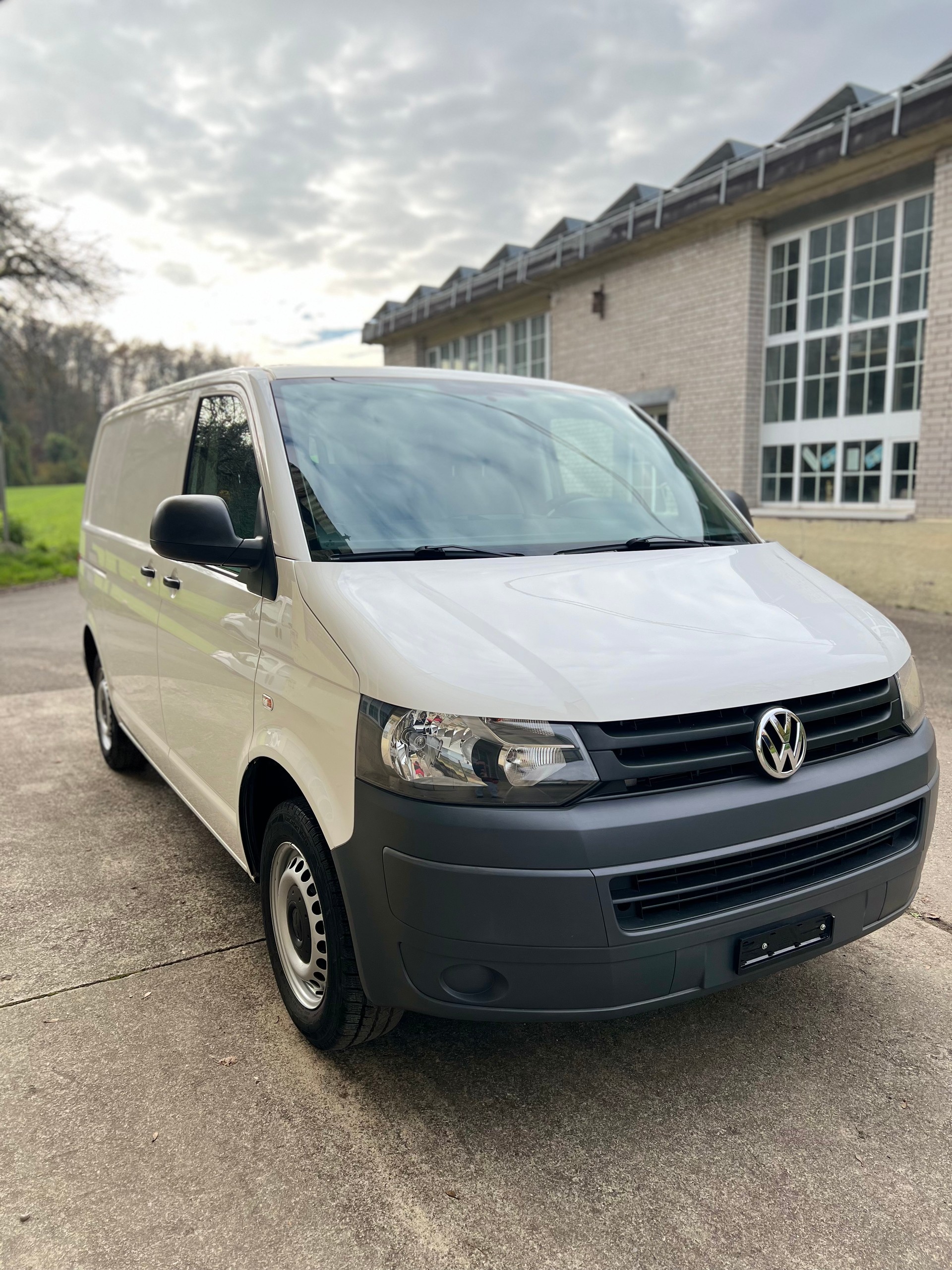 VW T5 2.0 TDI-image-0