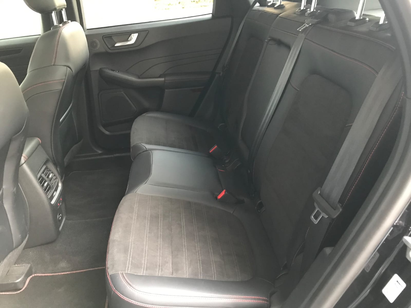FORD Kuga 2.5 Plug-in Hybrid ST-Line X-image-6