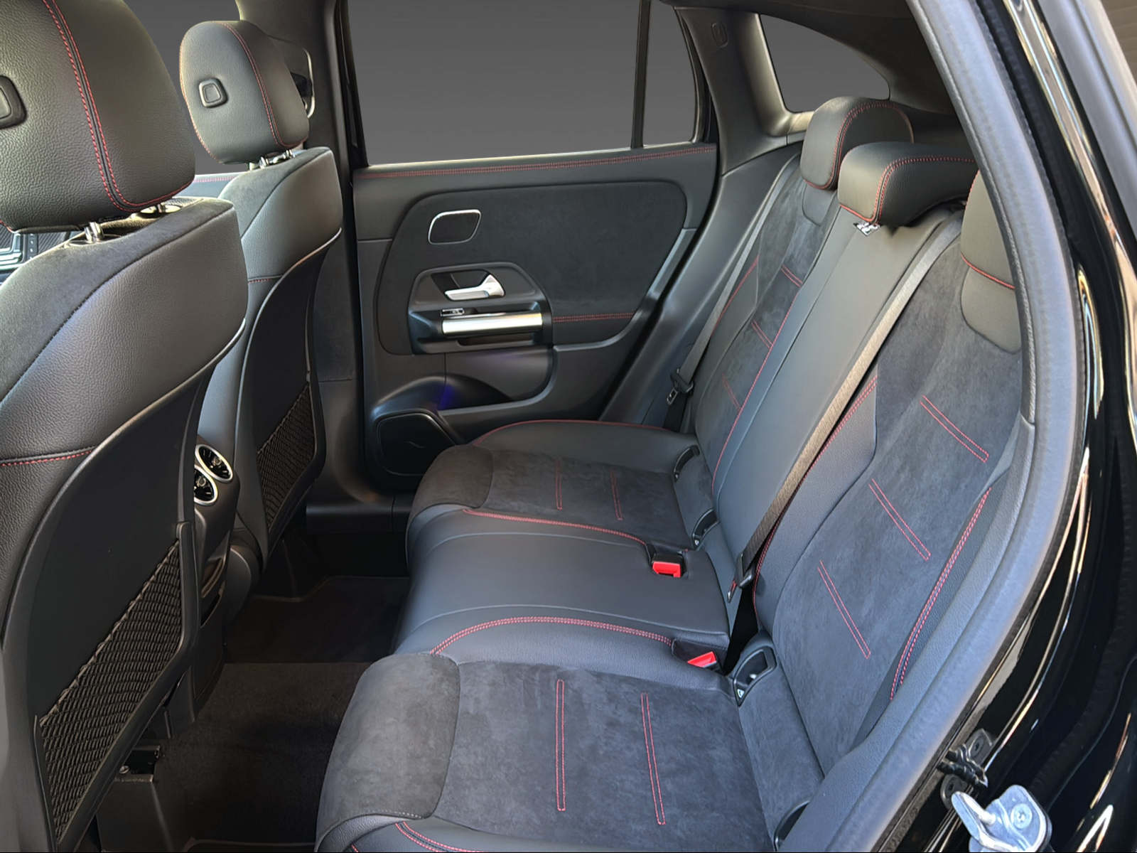 MERCEDES-BENZ GLA 35 4Matic-image-10