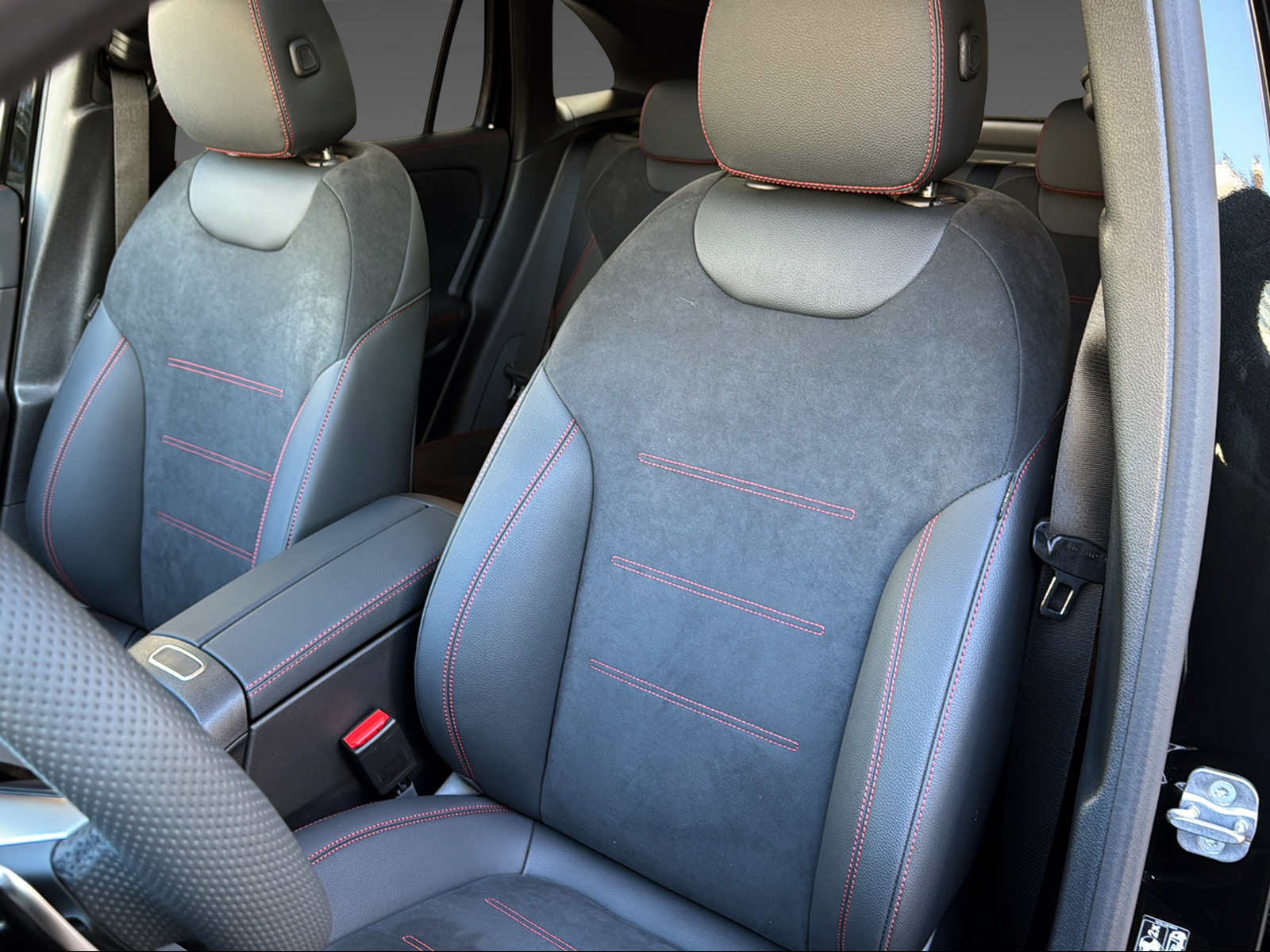 MERCEDES-BENZ GLA 35 4Matic-image-9