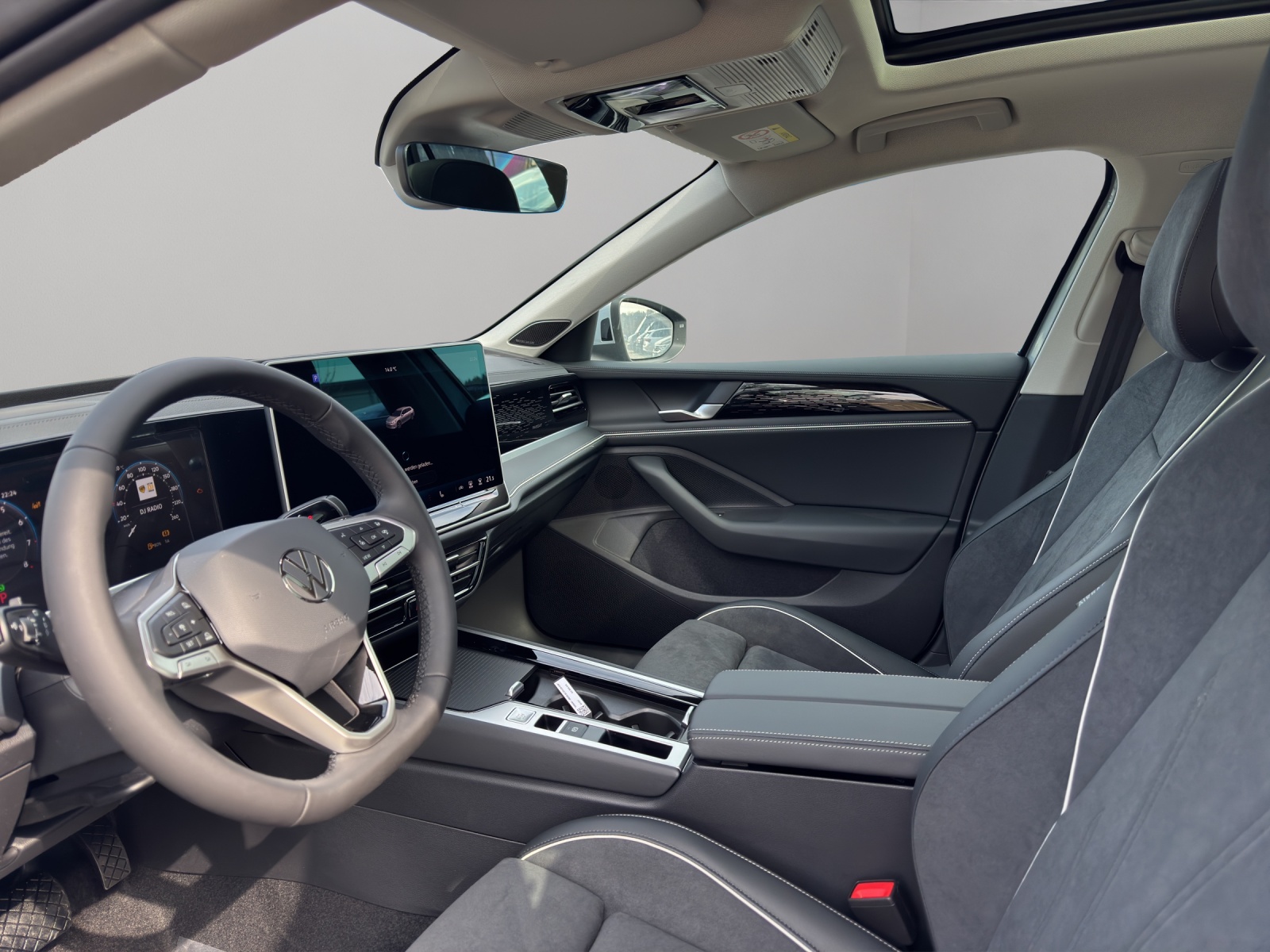 VW Passat Variant 2.0 TSI evo4 Elegance 4 Motion DSG-image-3