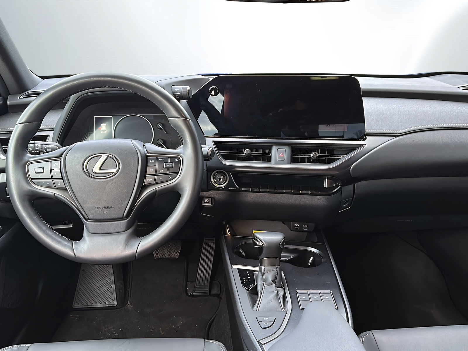 LEXUS UX 250h E-Four F Line-image-5