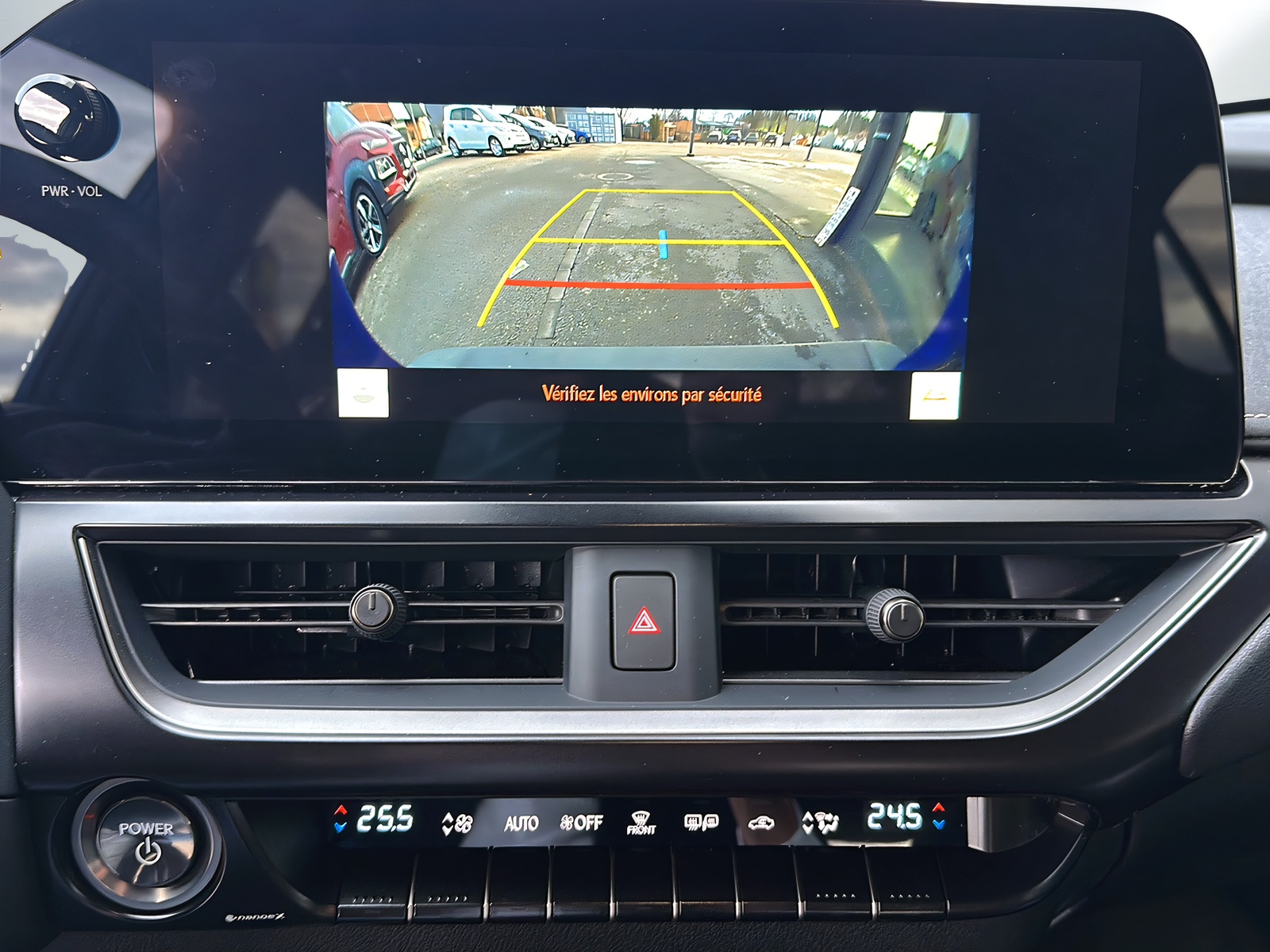 LEXUS UX 250h E-Four F Line-image-6