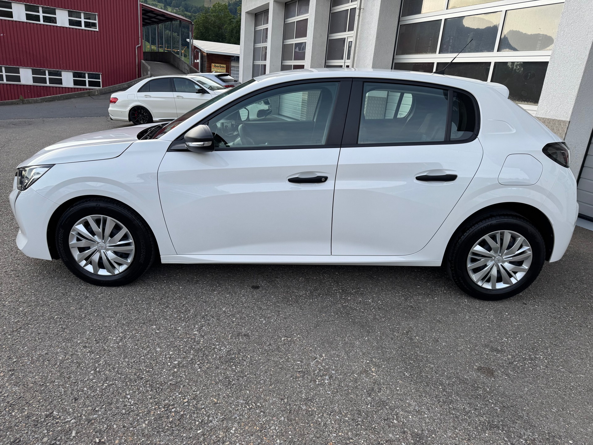 PEUGEOT 208 1.2 PureTech Active-image-1