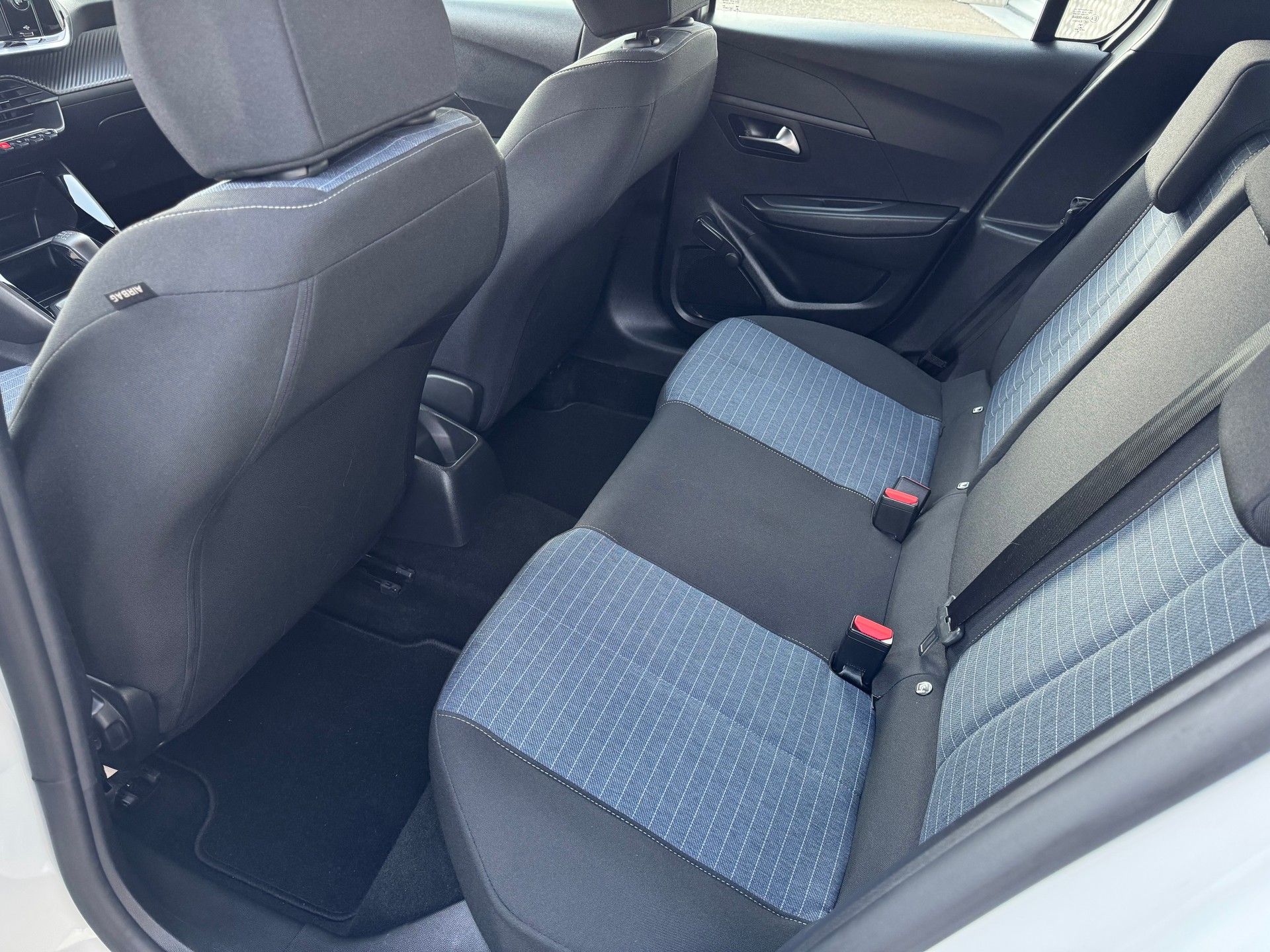 PEUGEOT 208 1.2 PureTech Active-image-6