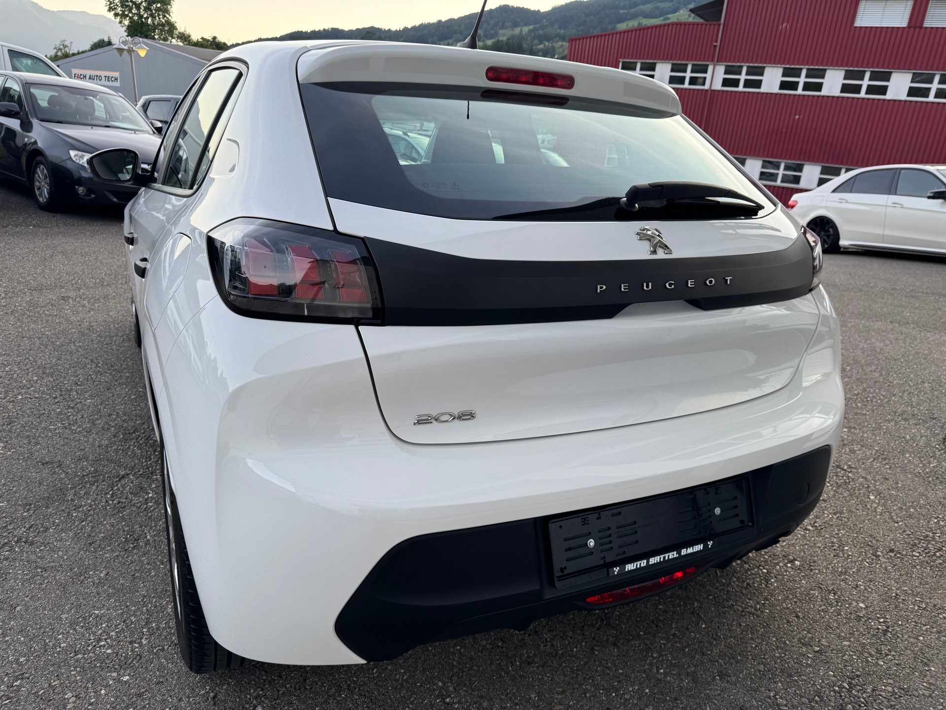 PEUGEOT 208 1.2 PureTech Active-image-2