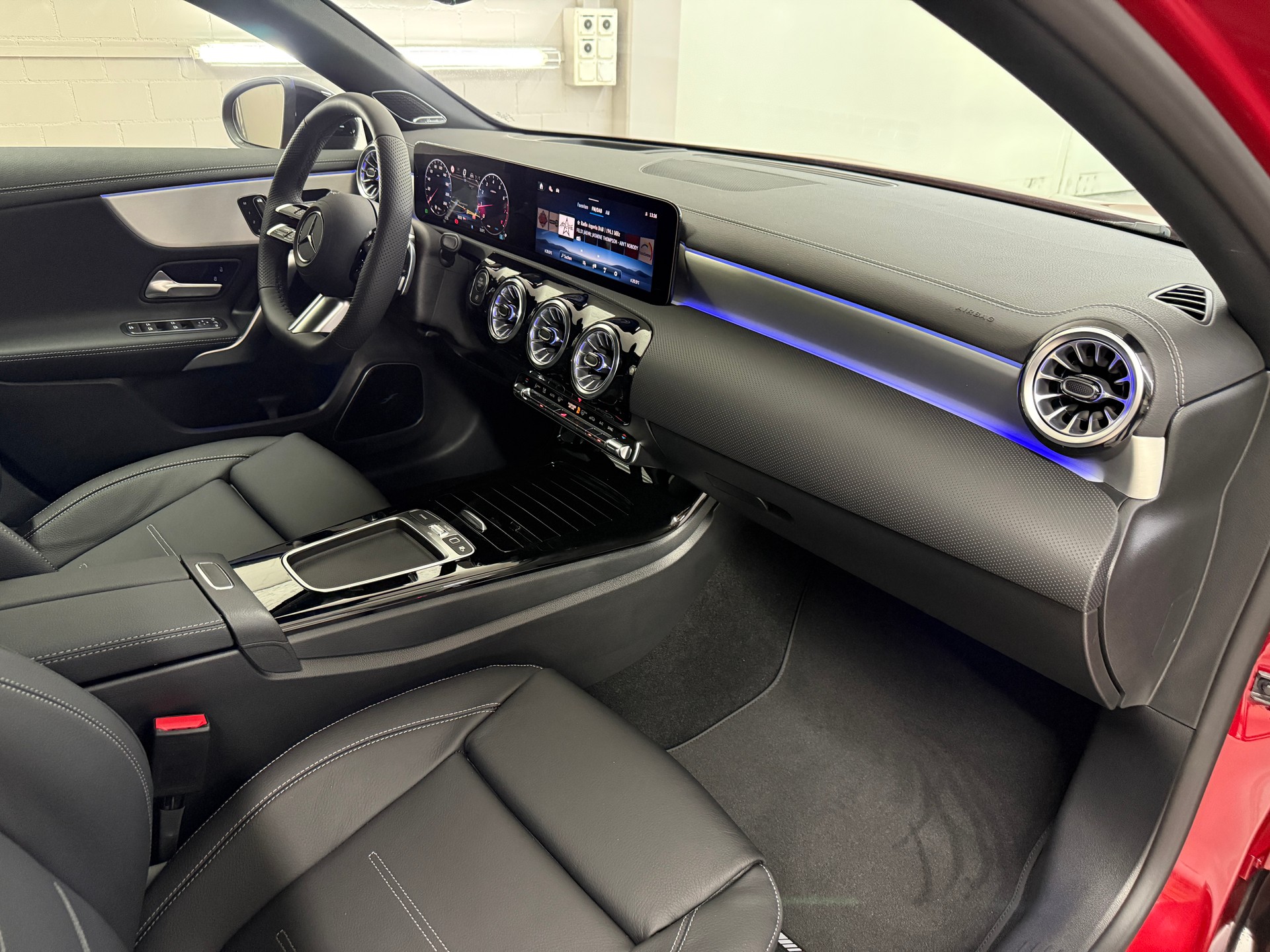 MERCEDES-BENZ A 250 4MATIC Kompaktlimousine-image-10