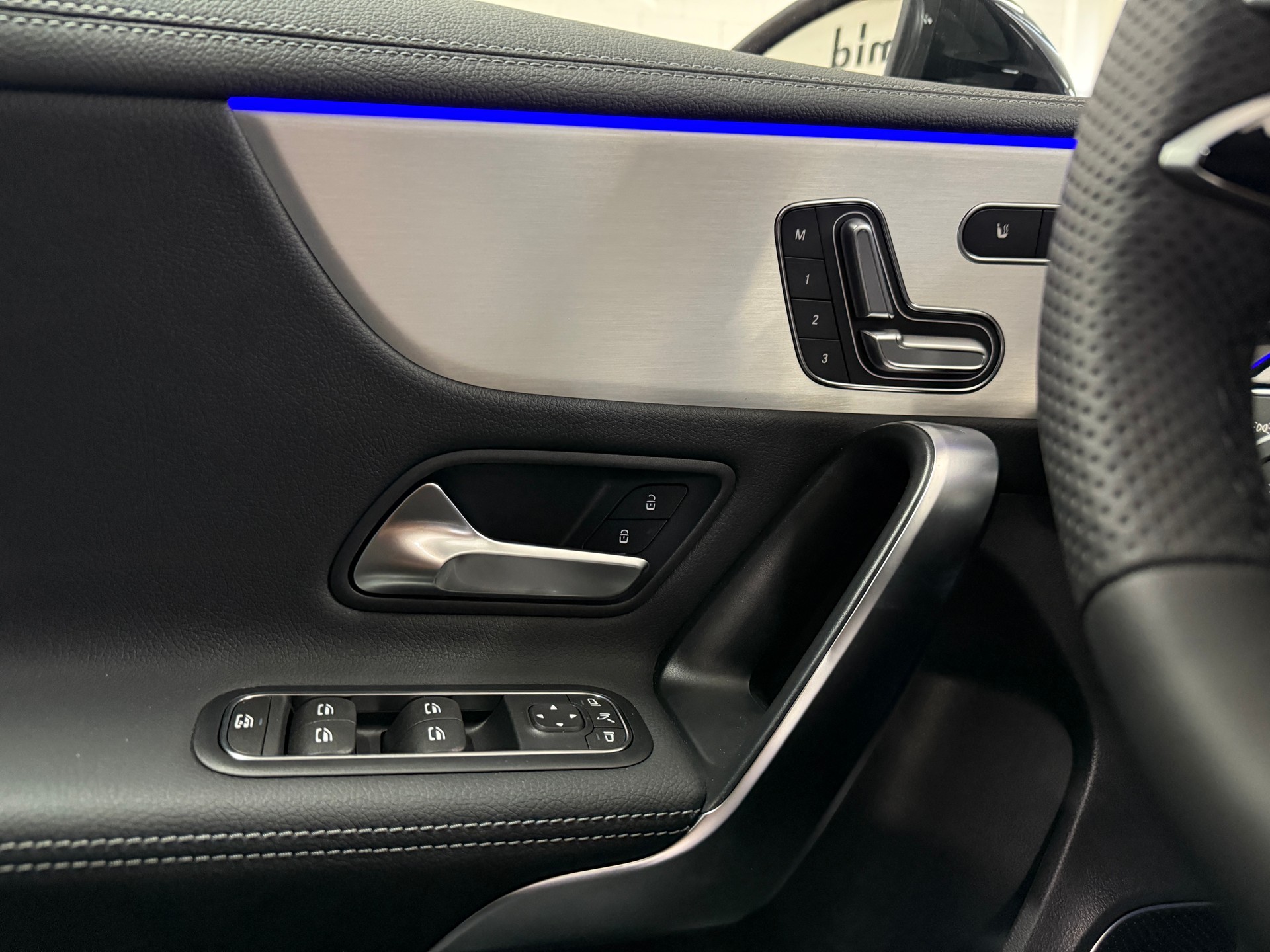 MERCEDES-BENZ A 250 4MATIC Kompaktlimousine-image-16