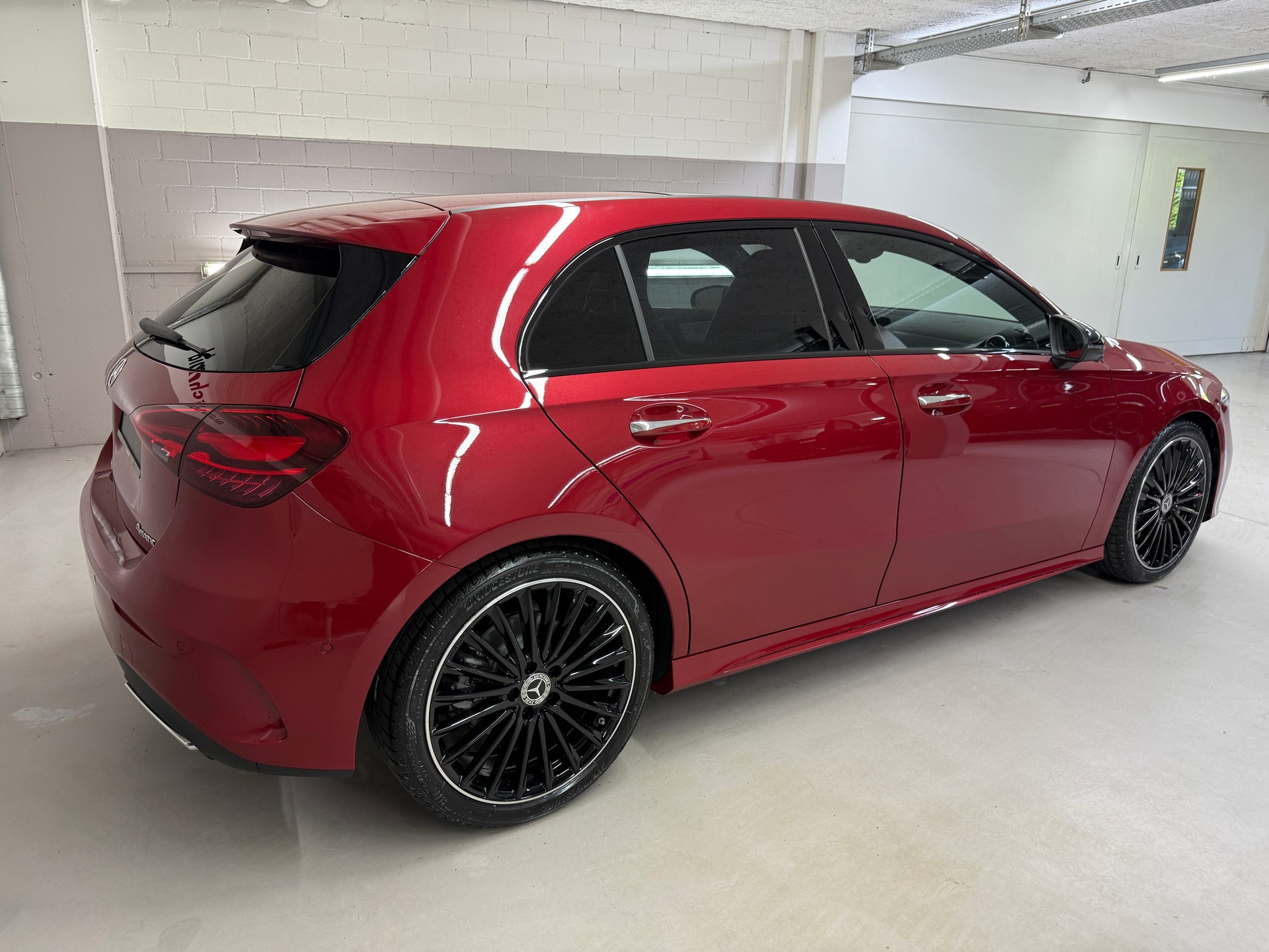 MERCEDES-BENZ A 250 4MATIC Kompaktlimousine-showroom-element-3