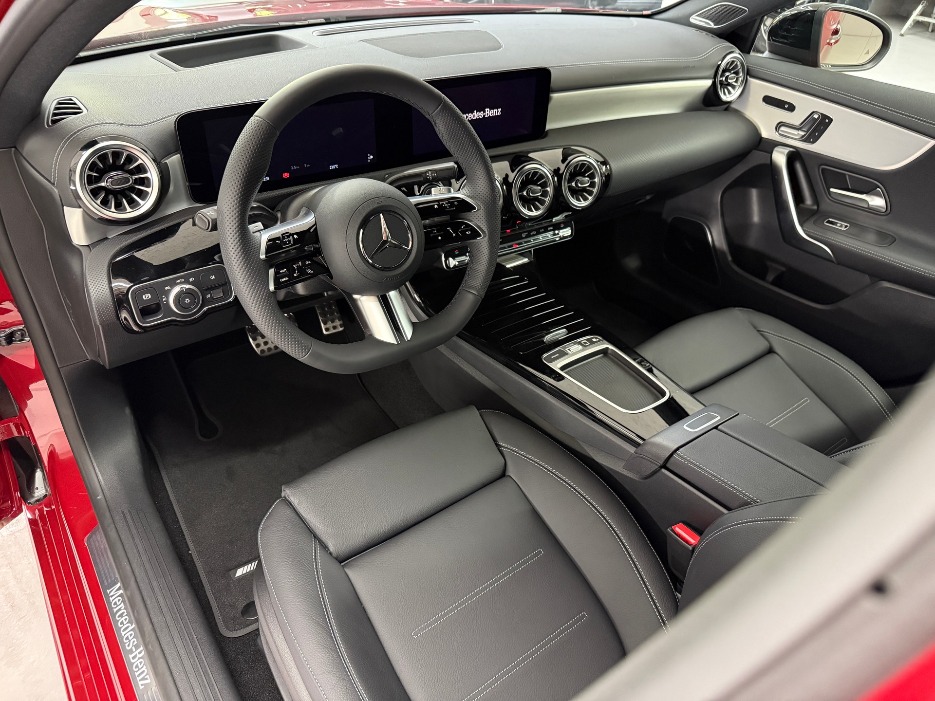 MERCEDES-BENZ A 250 4MATIC Kompaktlimousine-image-6
