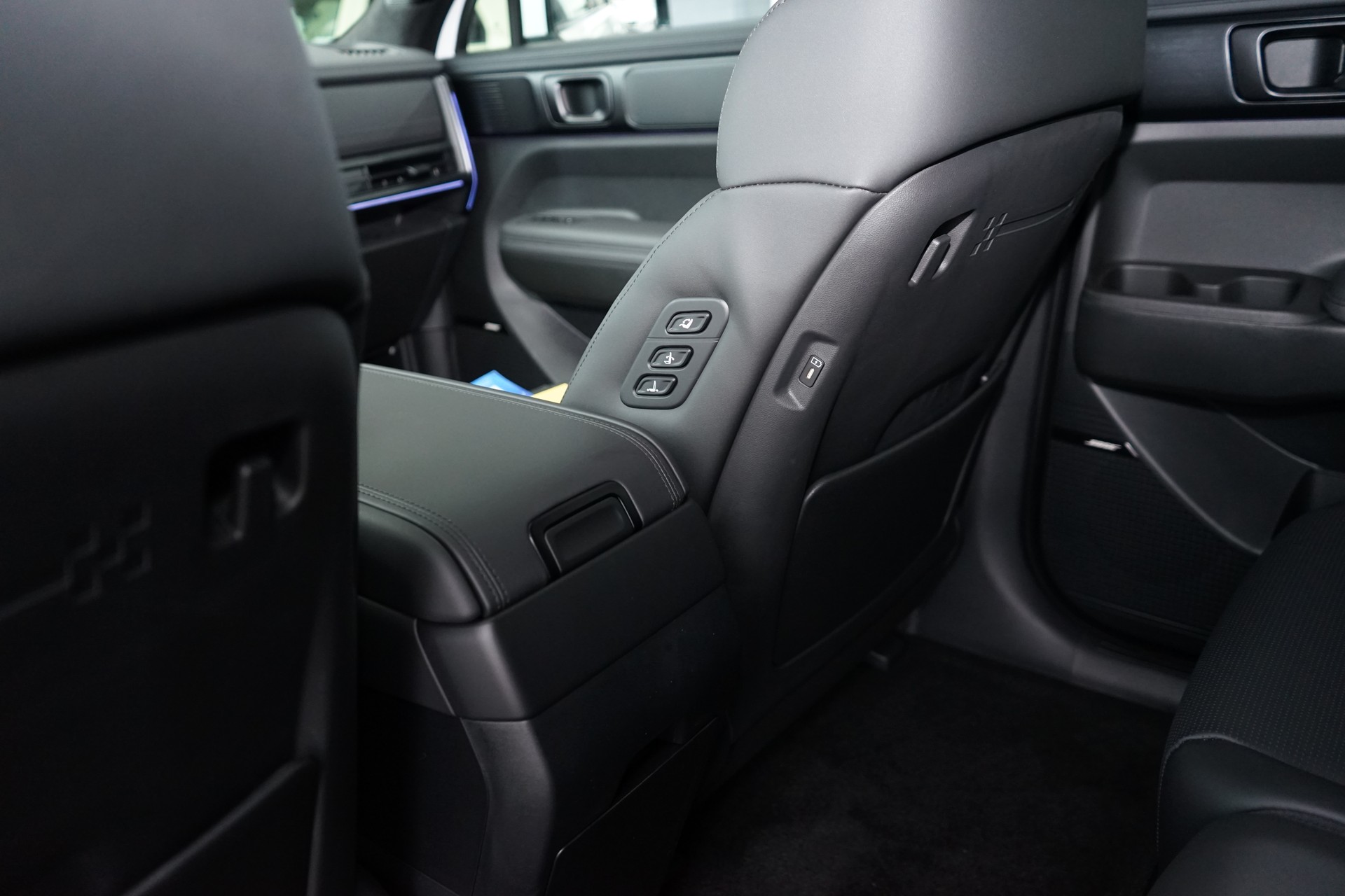 HYUNDAI Santa Fe 1.6 T-GDi HEV Calligraphy 4WD Automatic-image-16