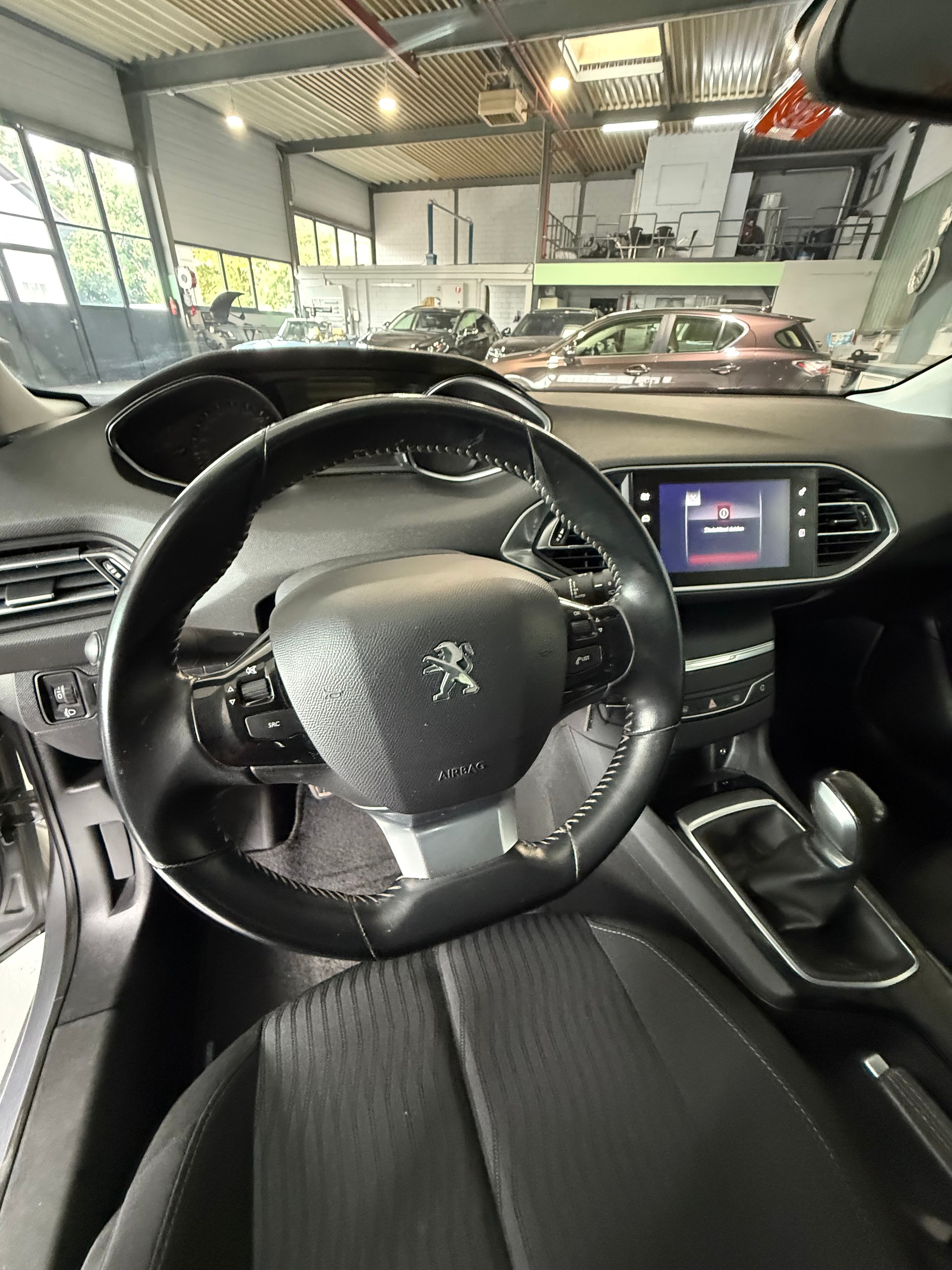PEUGEOT 308 1.2 THP Active-image-14