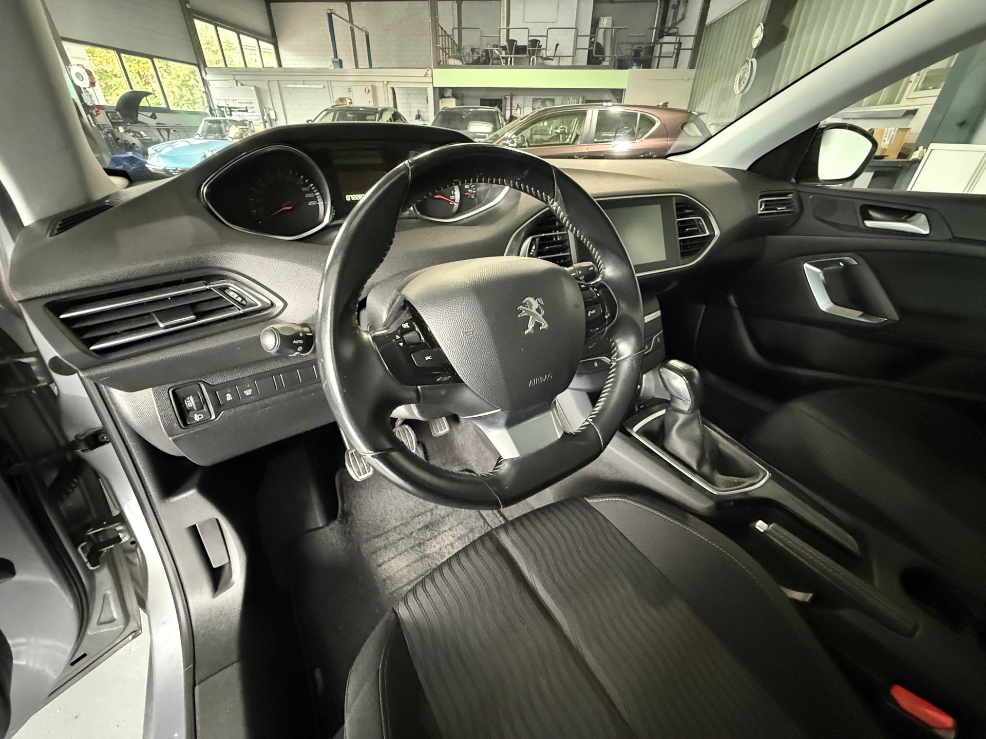 PEUGEOT 308 1.2 THP Active-image-8
