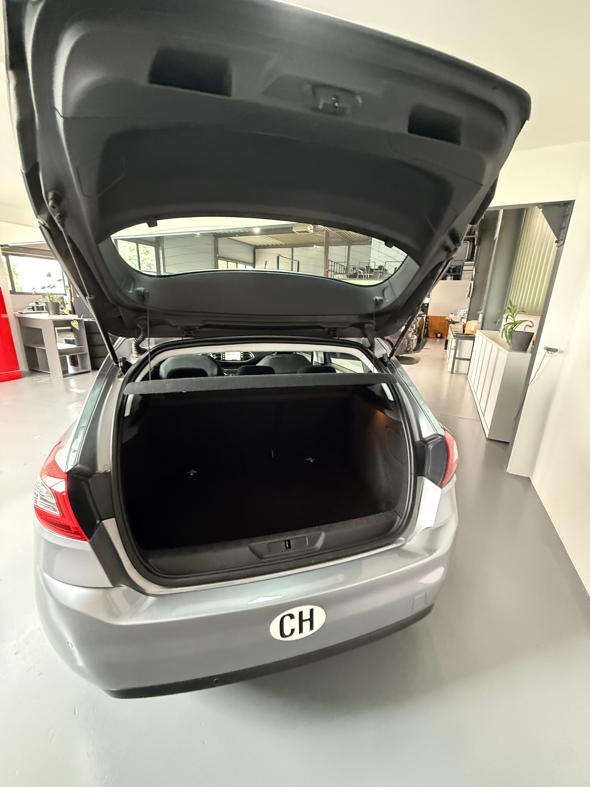 PEUGEOT 308 1.2 THP Active-image-13