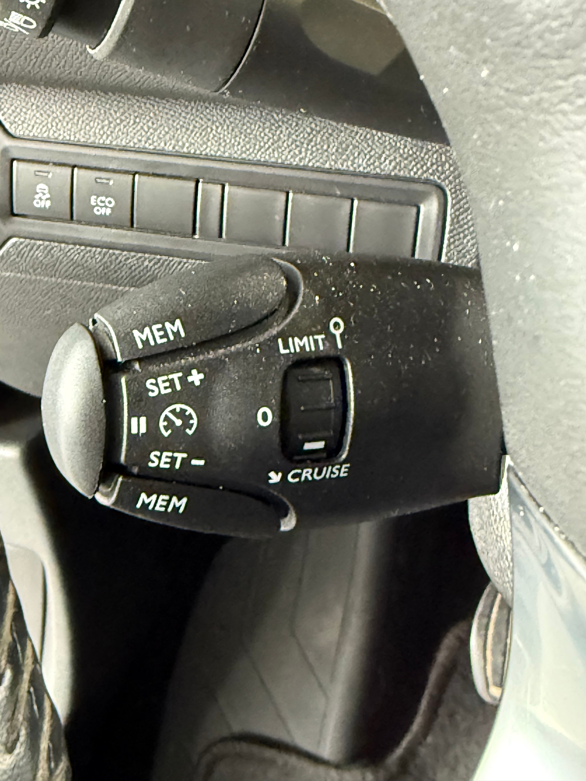 PEUGEOT 308 1.2 THP Active-image-9