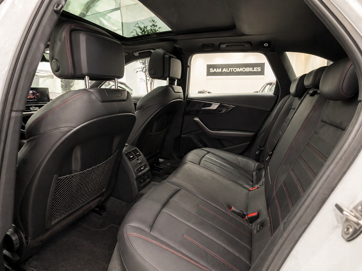 AUDI A4 Avant 2.0 TFSI Design quattro S-tronic S-LINE-image-13
