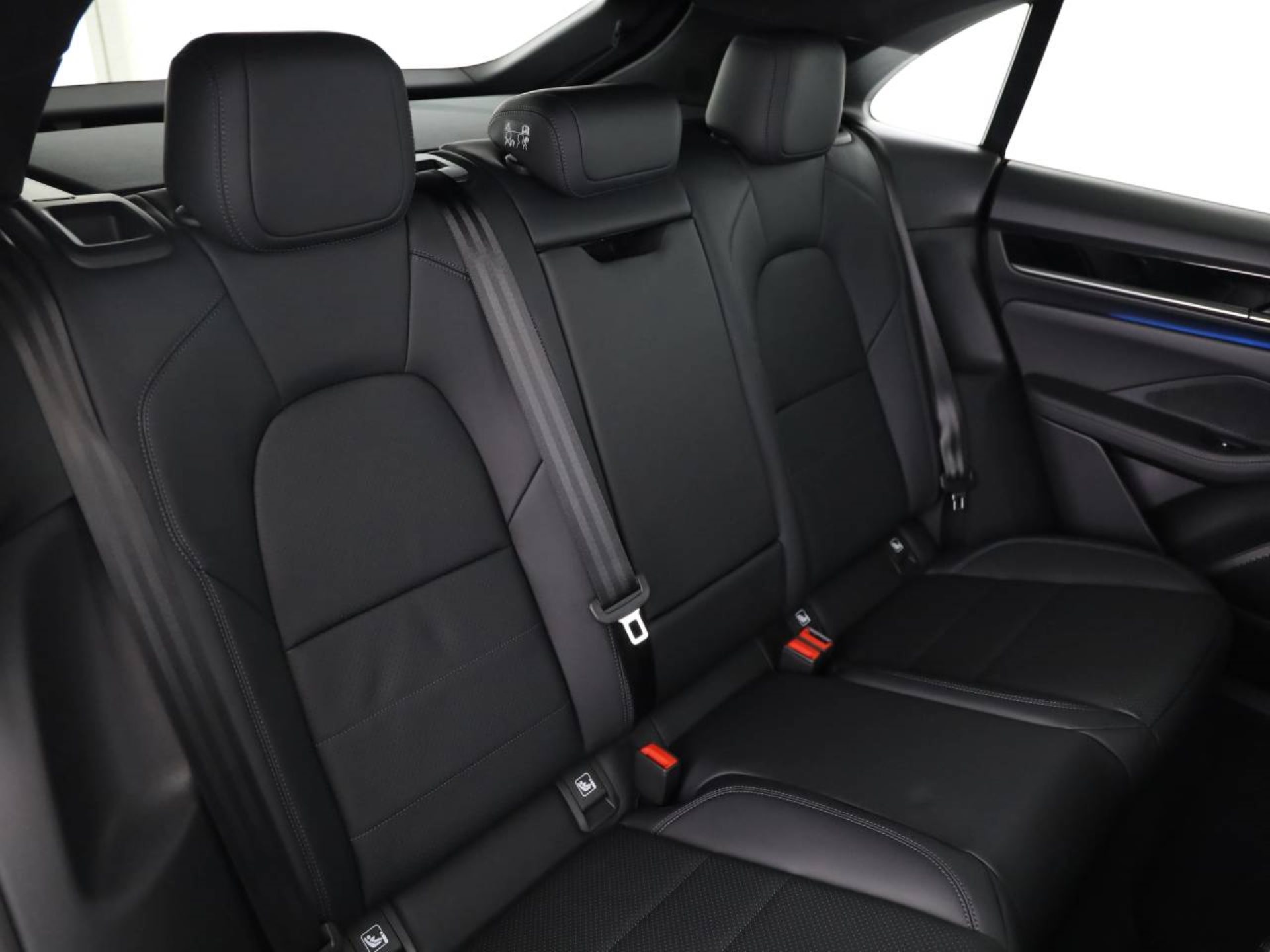 PORSCHE Macan 4S-image-14