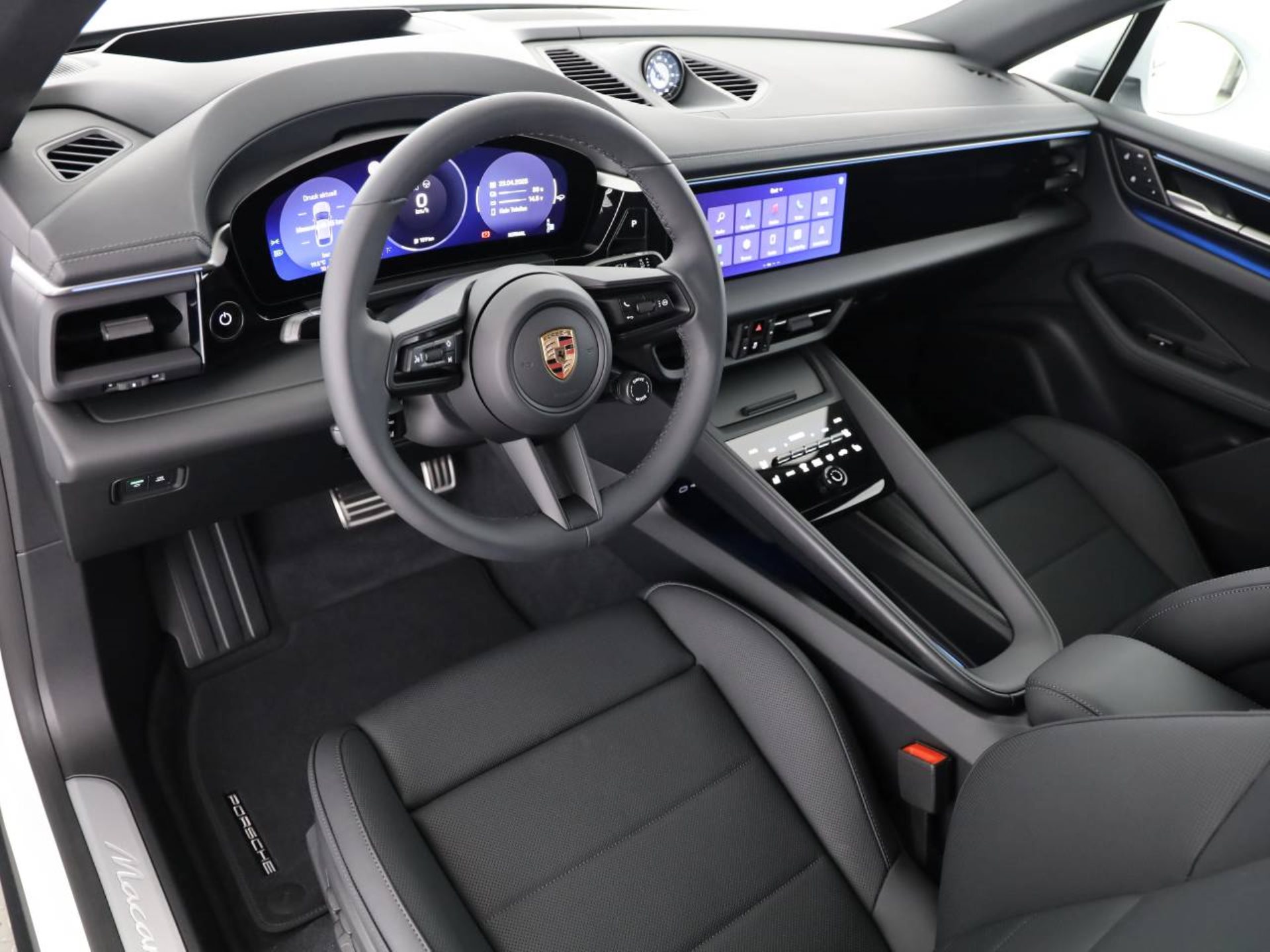 PORSCHE Macan 4S-showroom-element-3