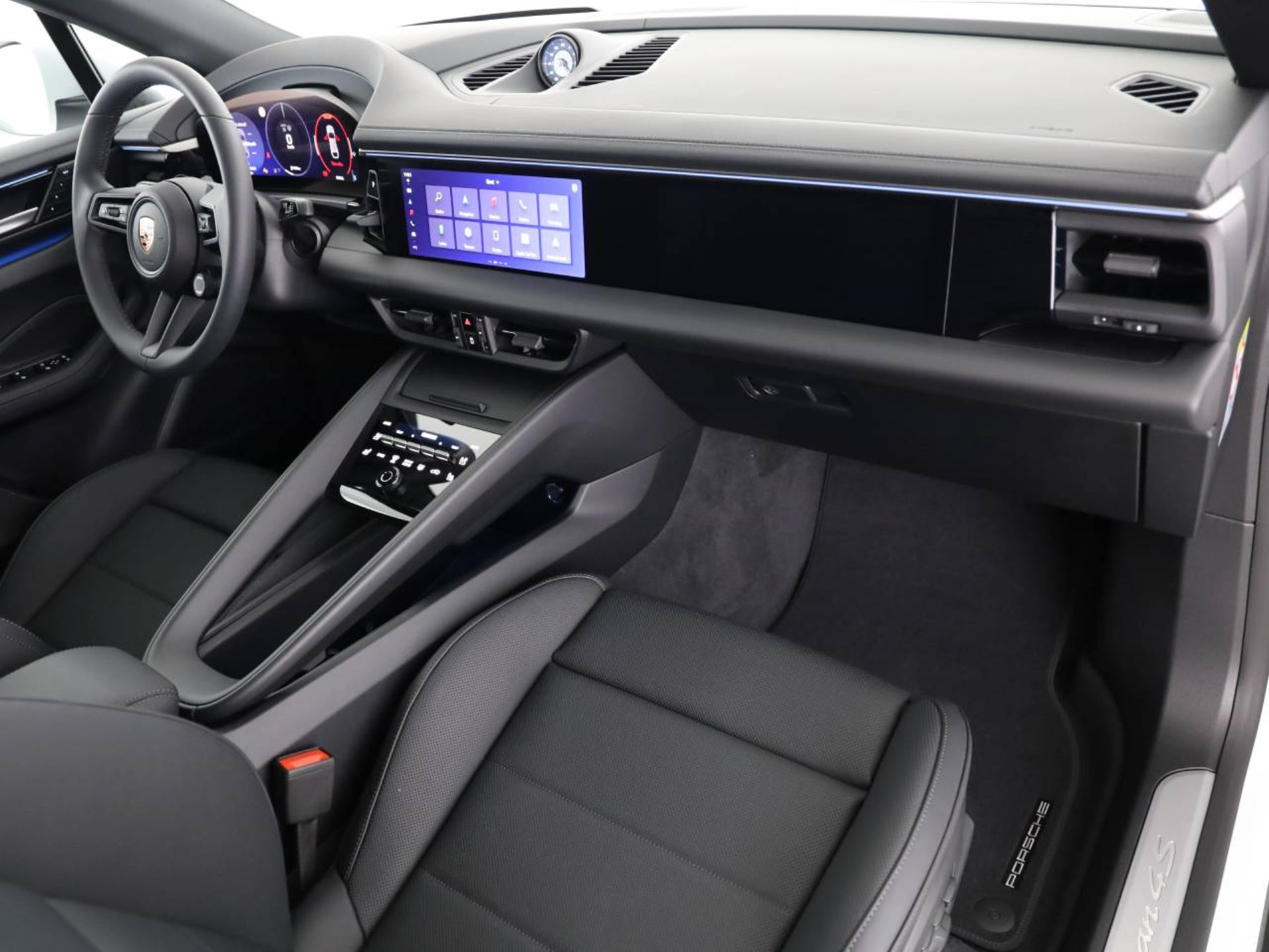 PORSCHE Macan 4S-image-12
