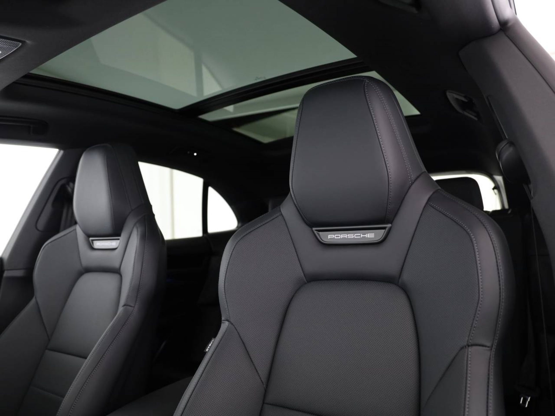 PORSCHE Macan 4S-image-4