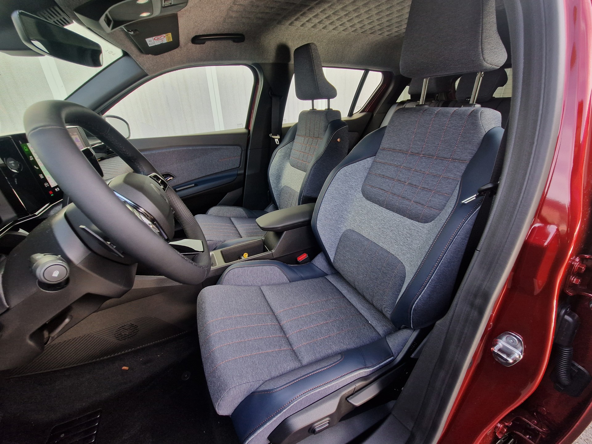 RENAULT R4 E-Tech Comfort Range 52 kWh Techno-image-7
