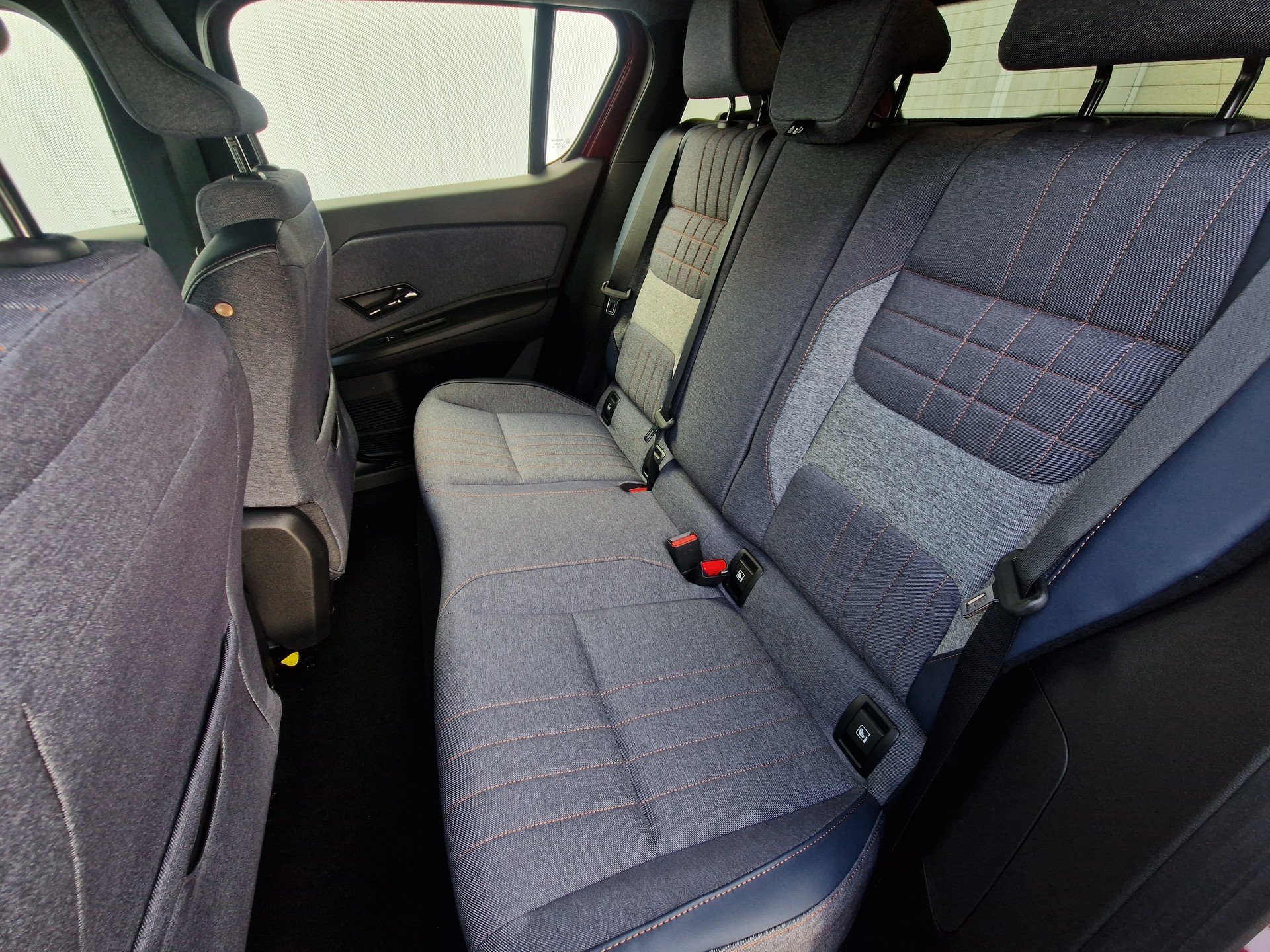 RENAULT R4 E-Tech Comfort Range 52 kWh Techno-image-5