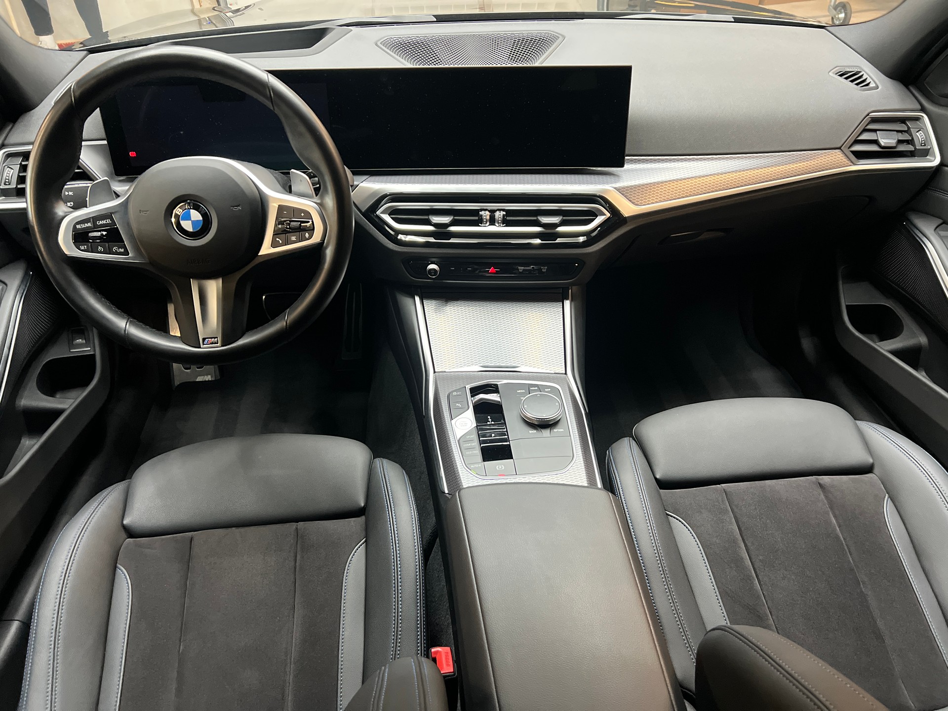 BMW M340i xDrive 48V Touring Steptronic-image-9
