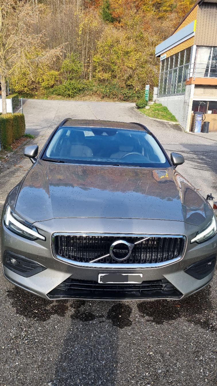 VOLVO V60 B3 Benzin Mild Hybrid Momentum Geartronic-image-1