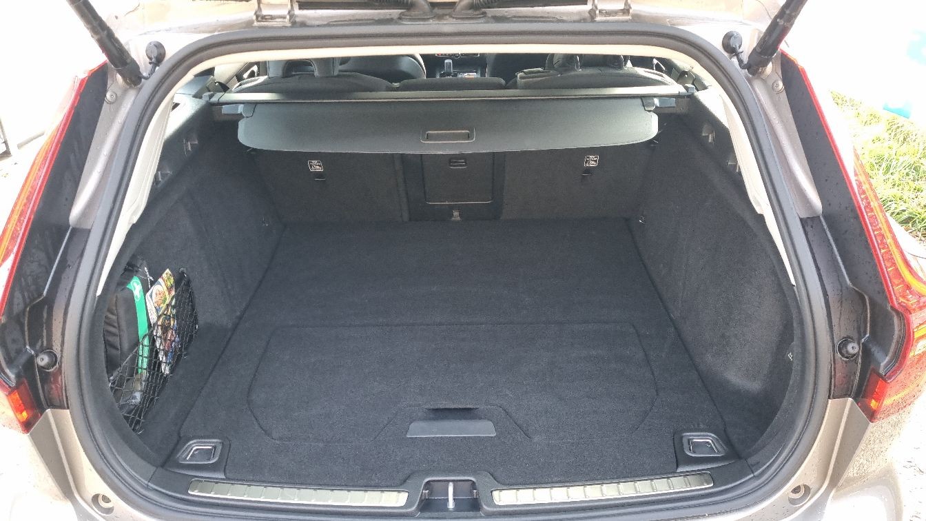 VOLVO V60 B3 Benzin Mild Hybrid Momentum Geartronic-image-6