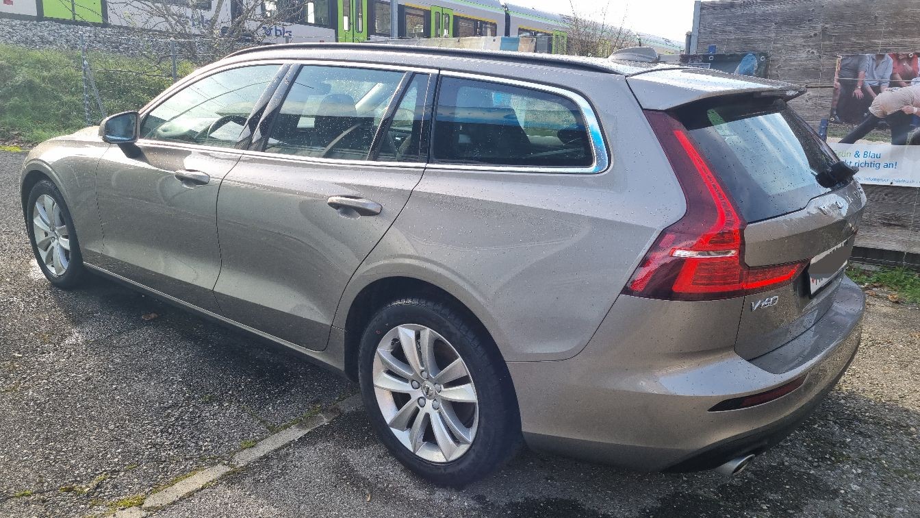 VOLVO V60 B3 Benzin Mild Hybrid Momentum Geartronic-image-5