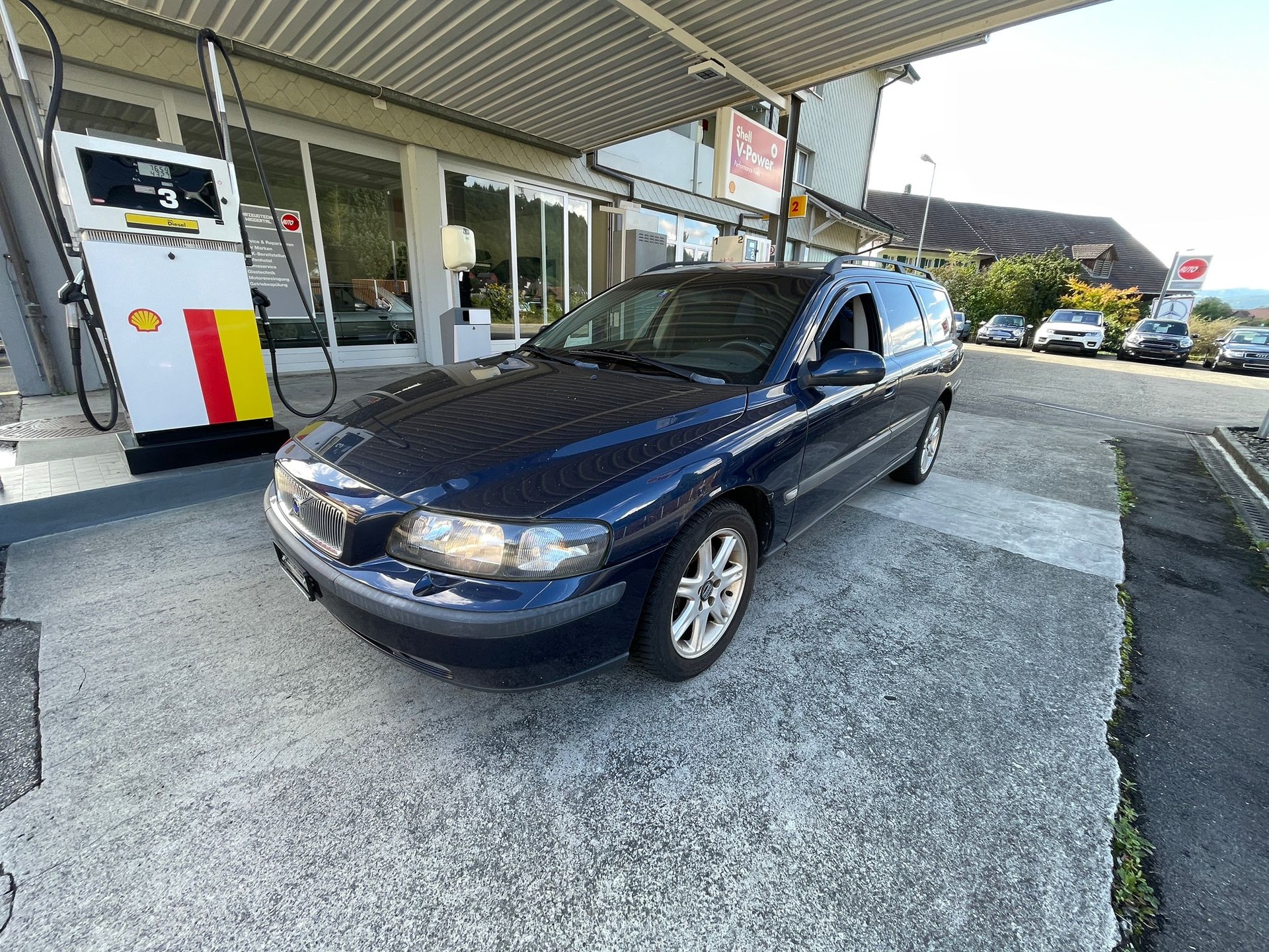 VOLVO V70 2.4-image-1