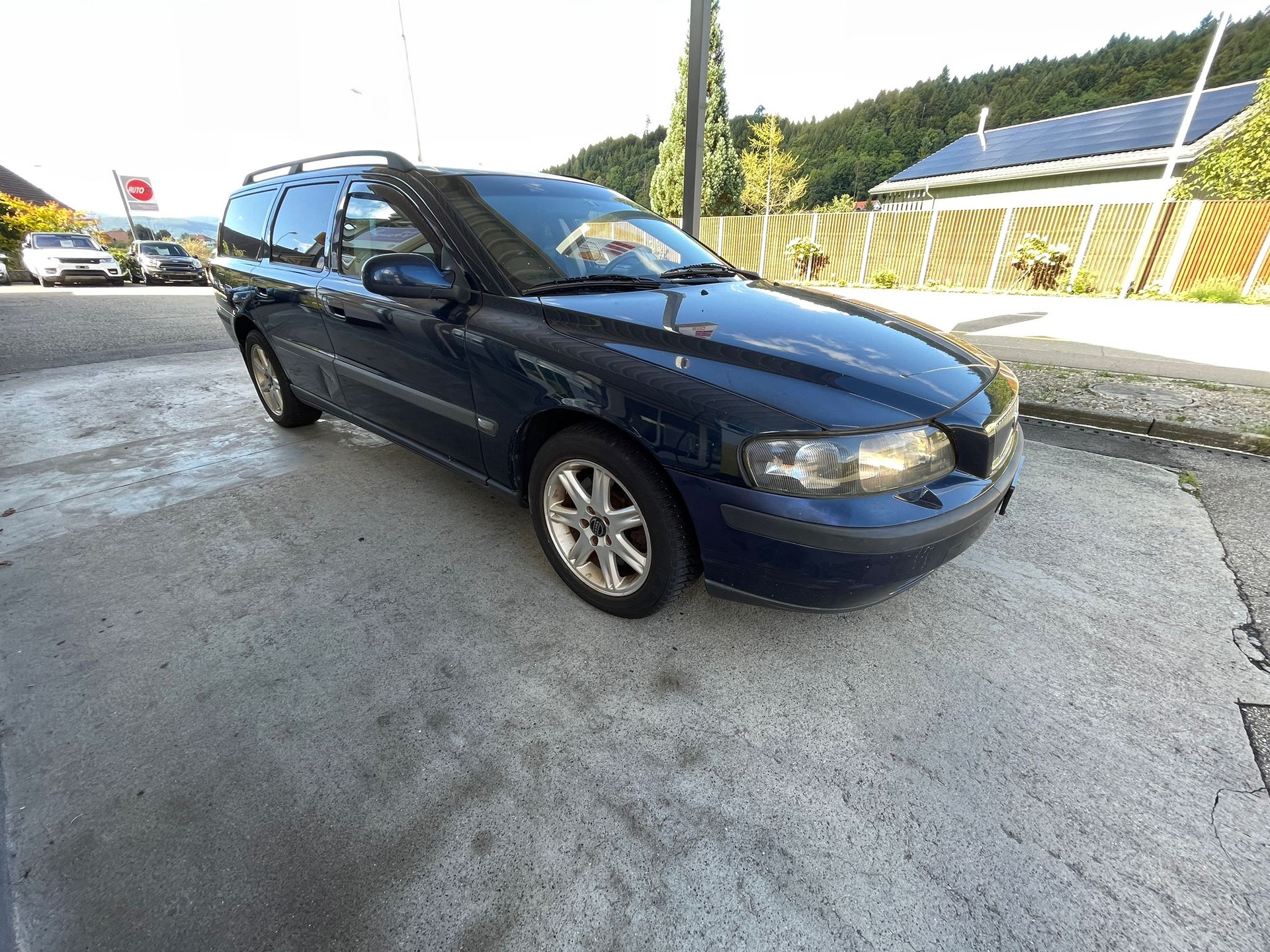 VOLVO V70 2.4-image-0