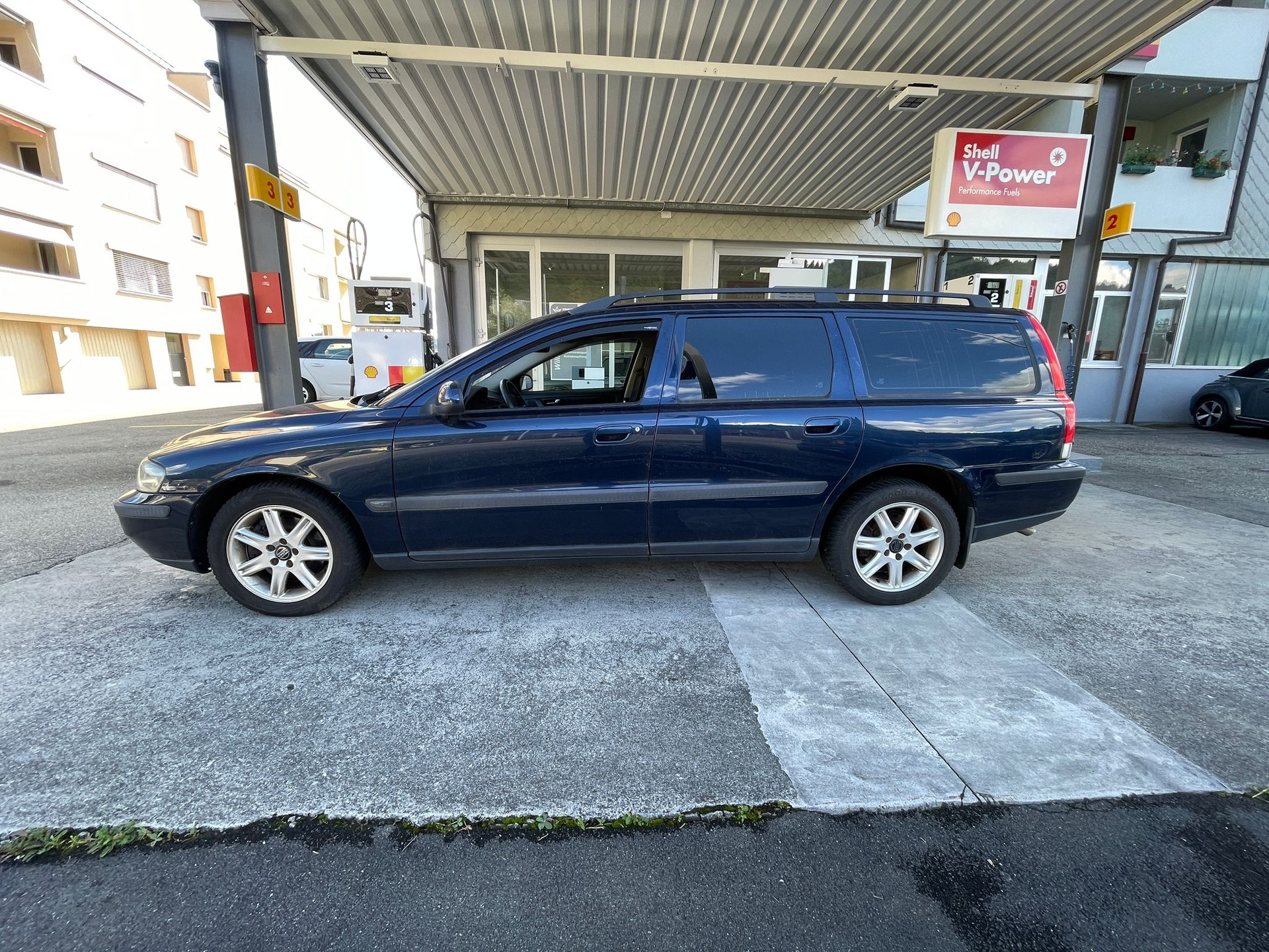 VOLVO V70 2.4-image-3