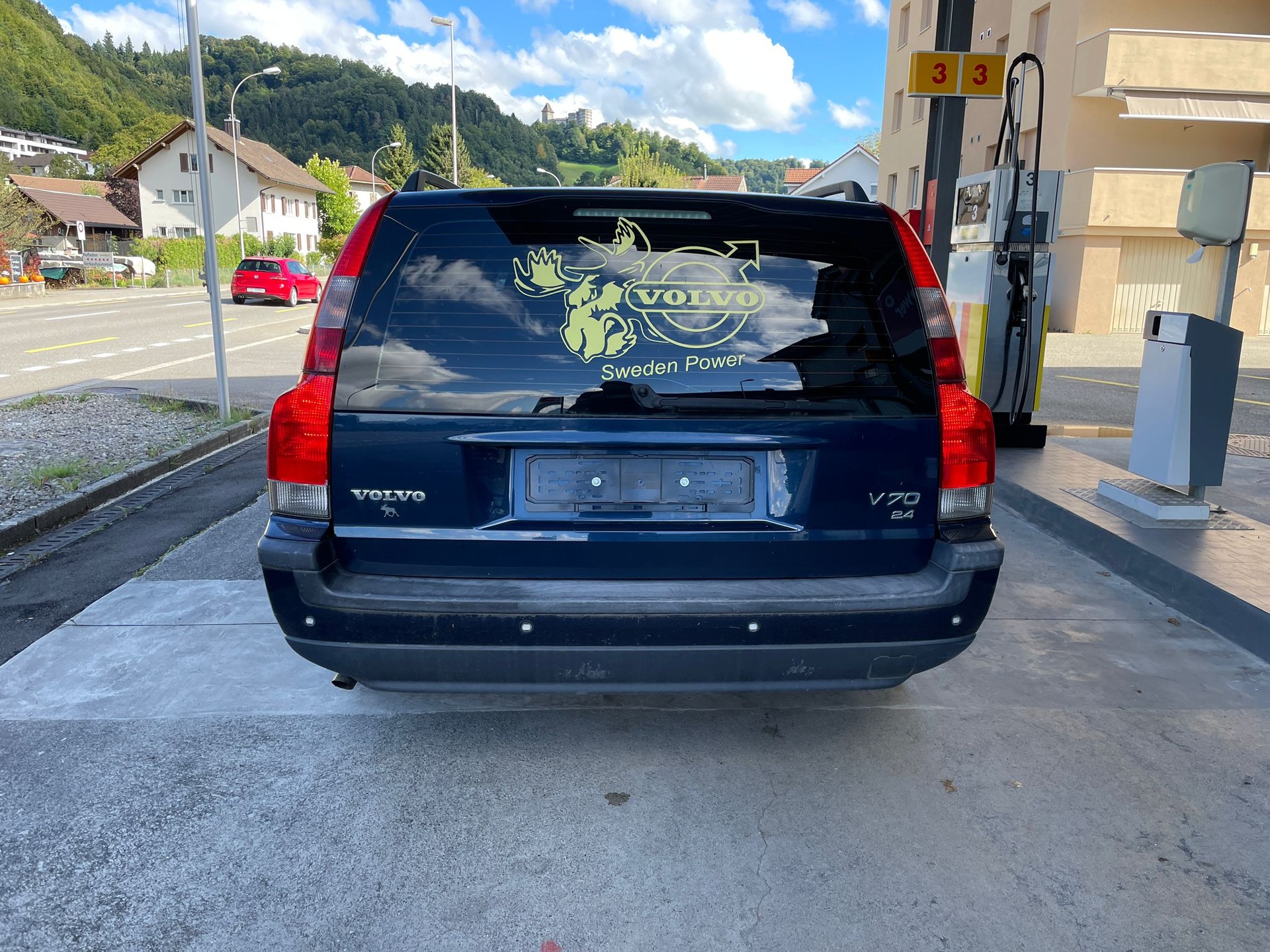VOLVO V70 2.4-image-2