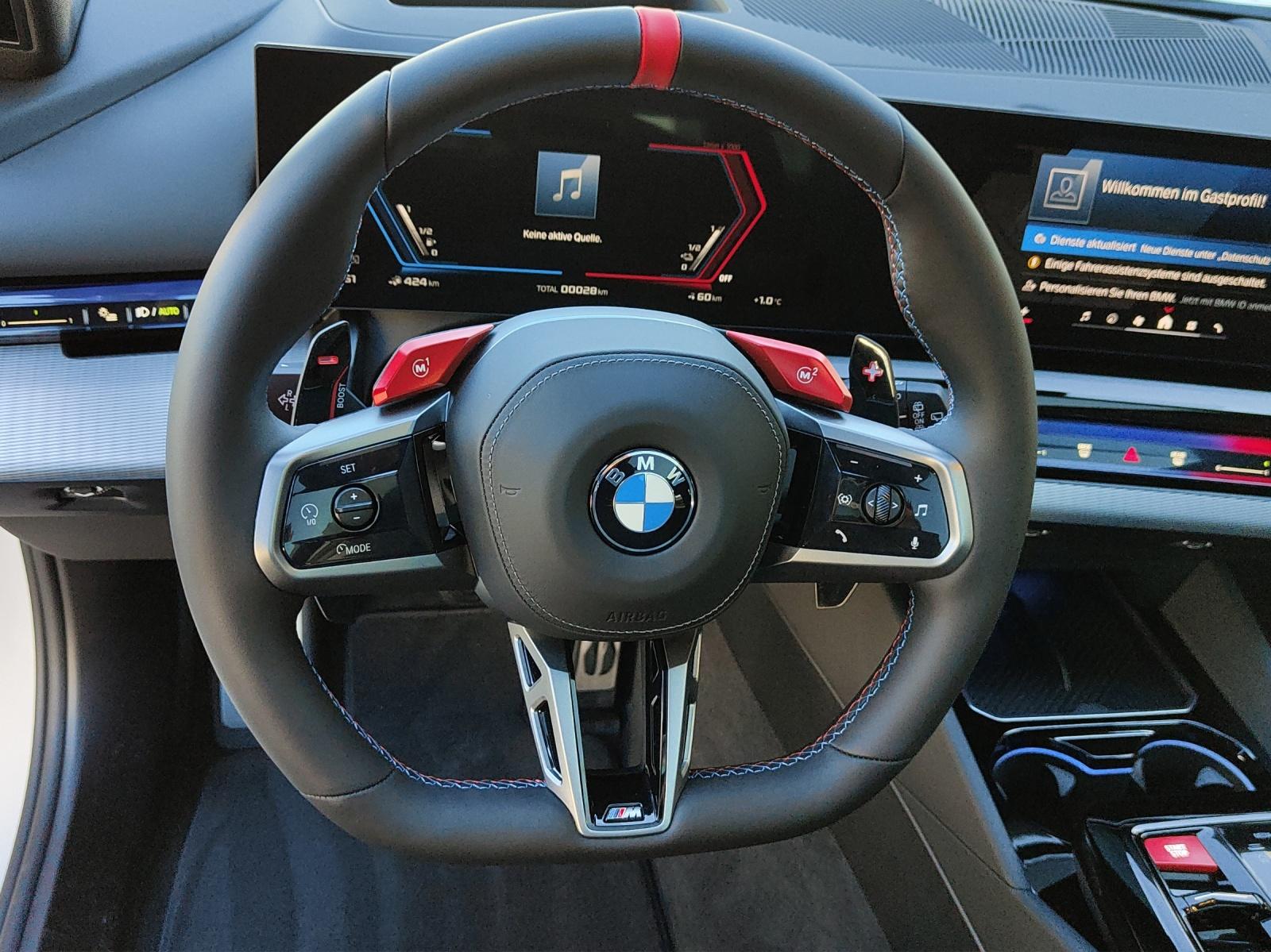 BMW M5 xDrive Touring-image-8