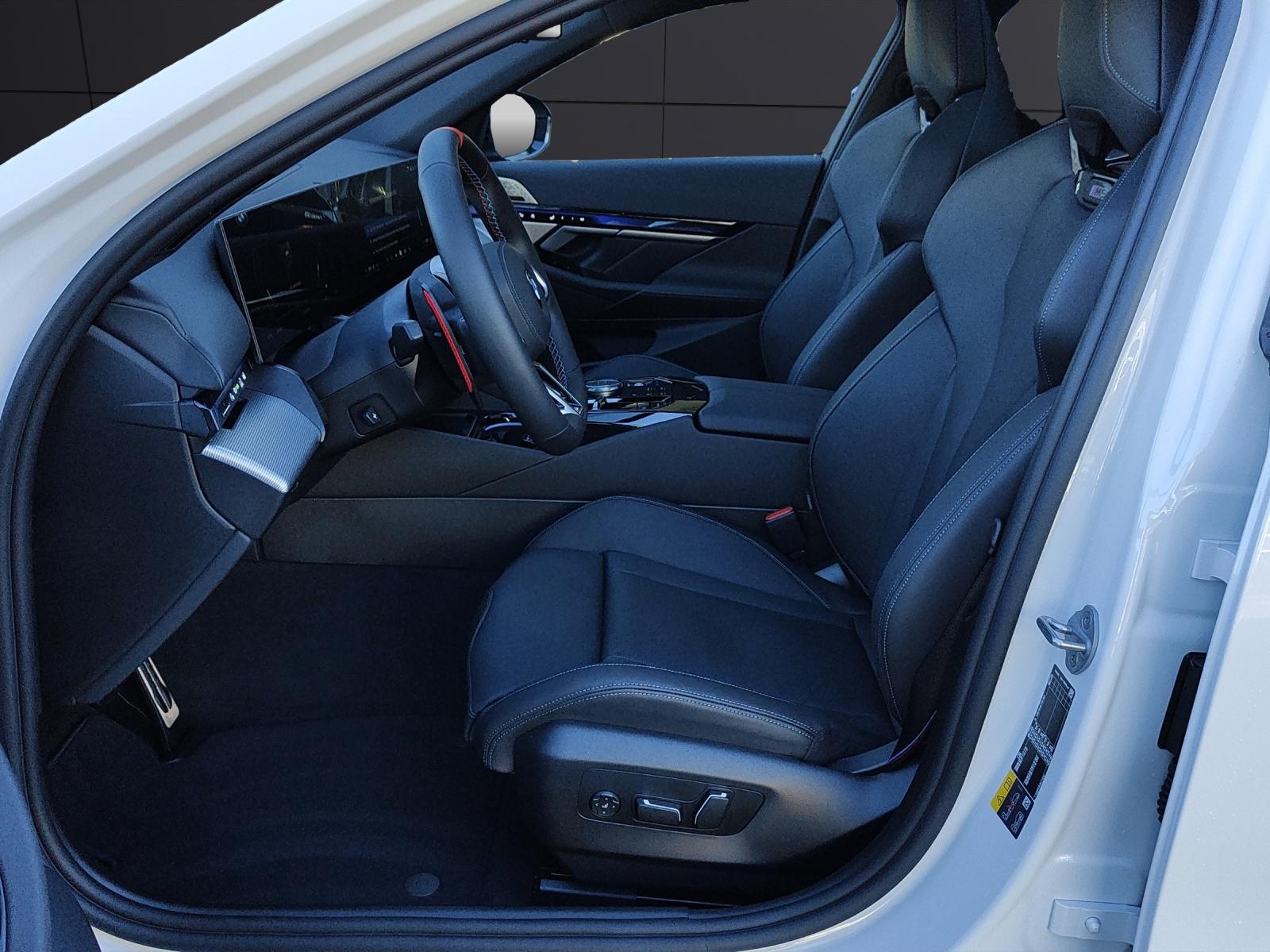 BMW M5 xDrive Touring-image-6