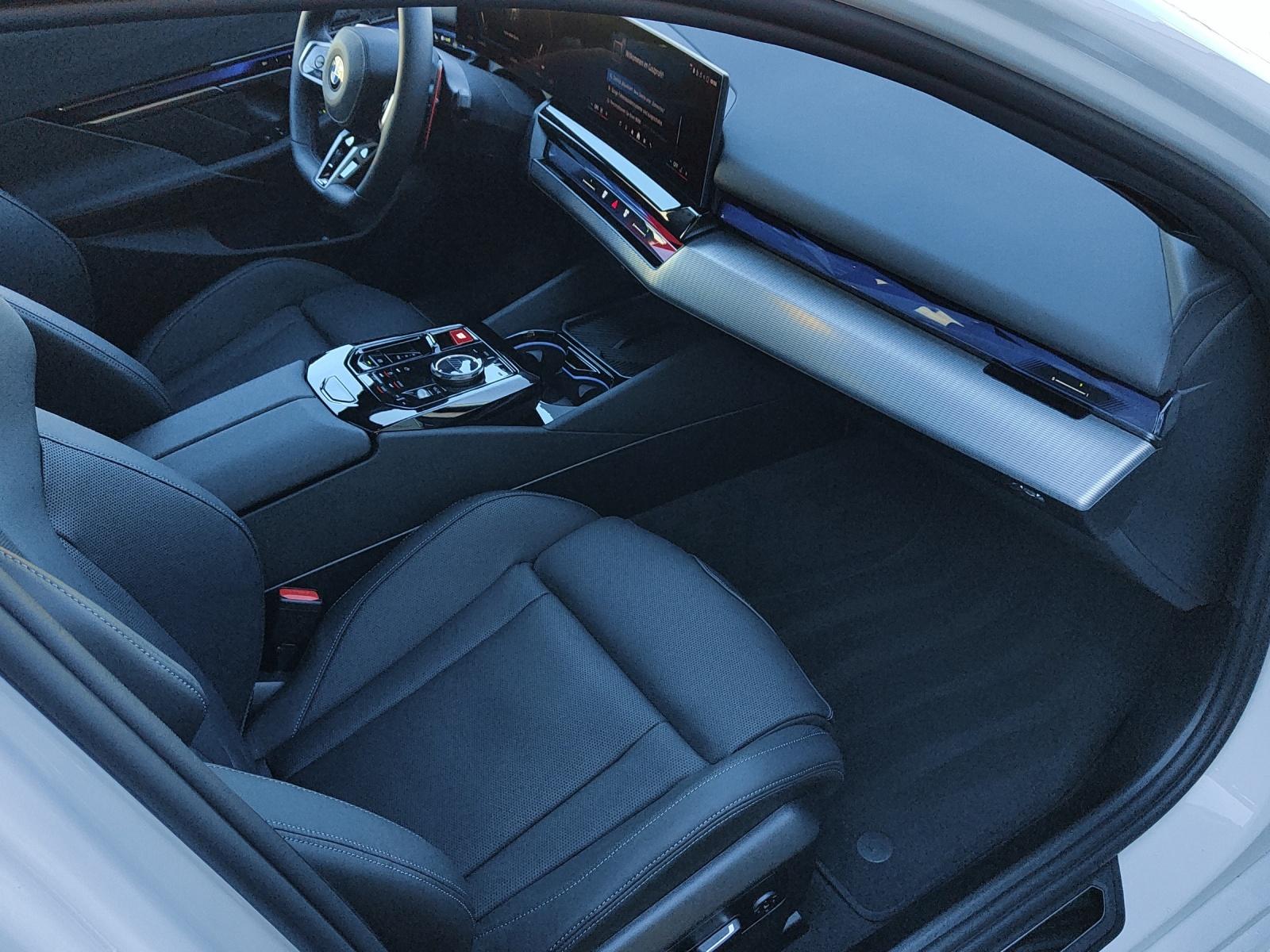 BMW M5 xDrive Touring-image-18
