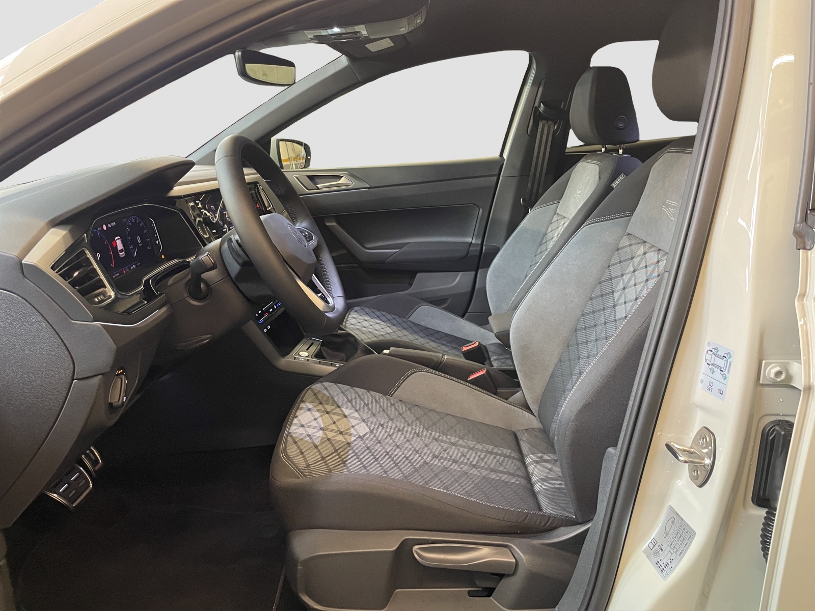 VW Polo 1.0 TSI R-Line DSG-image-8