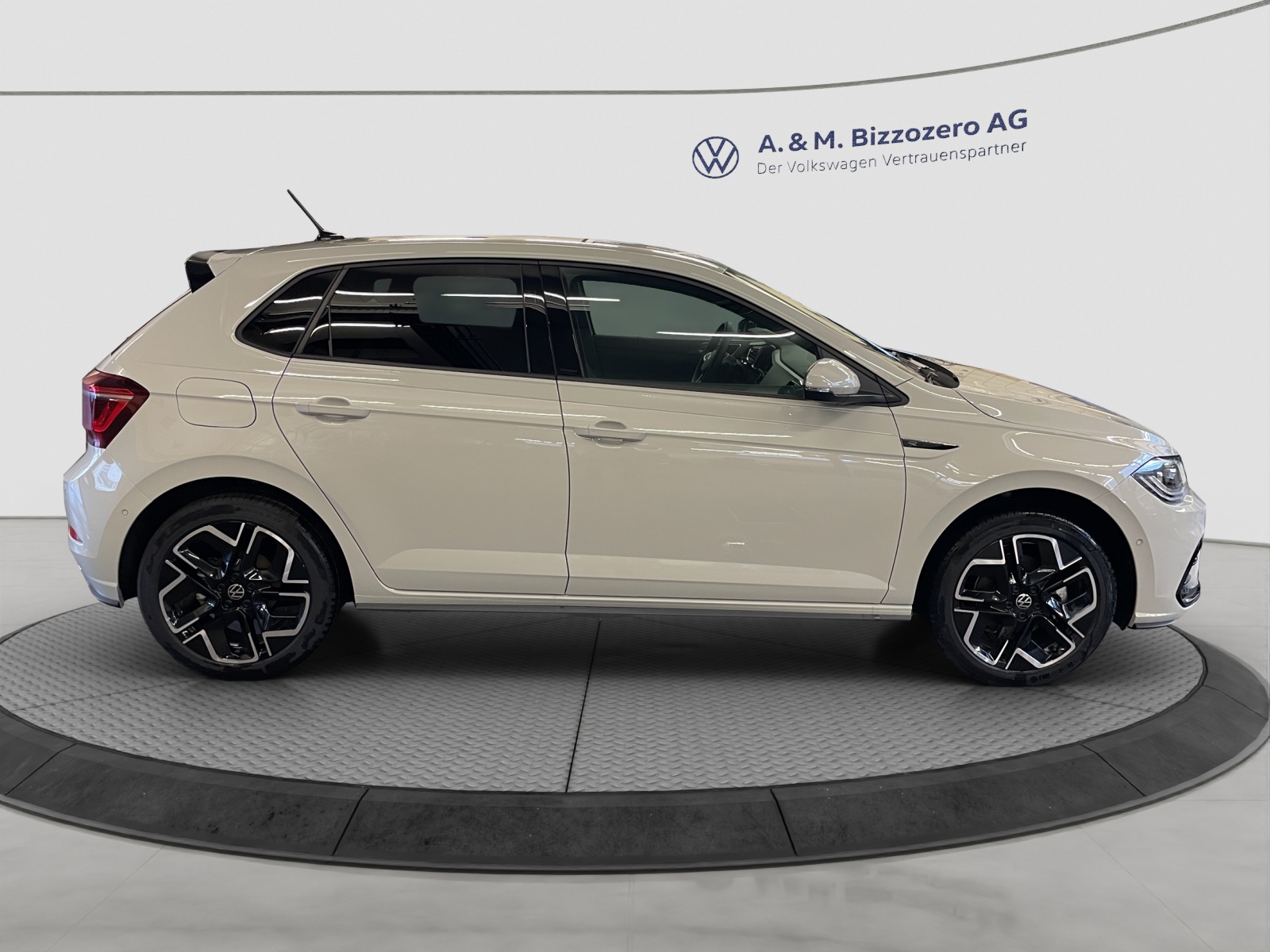 VW Polo 1.0 TSI R-Line DSG-image-5