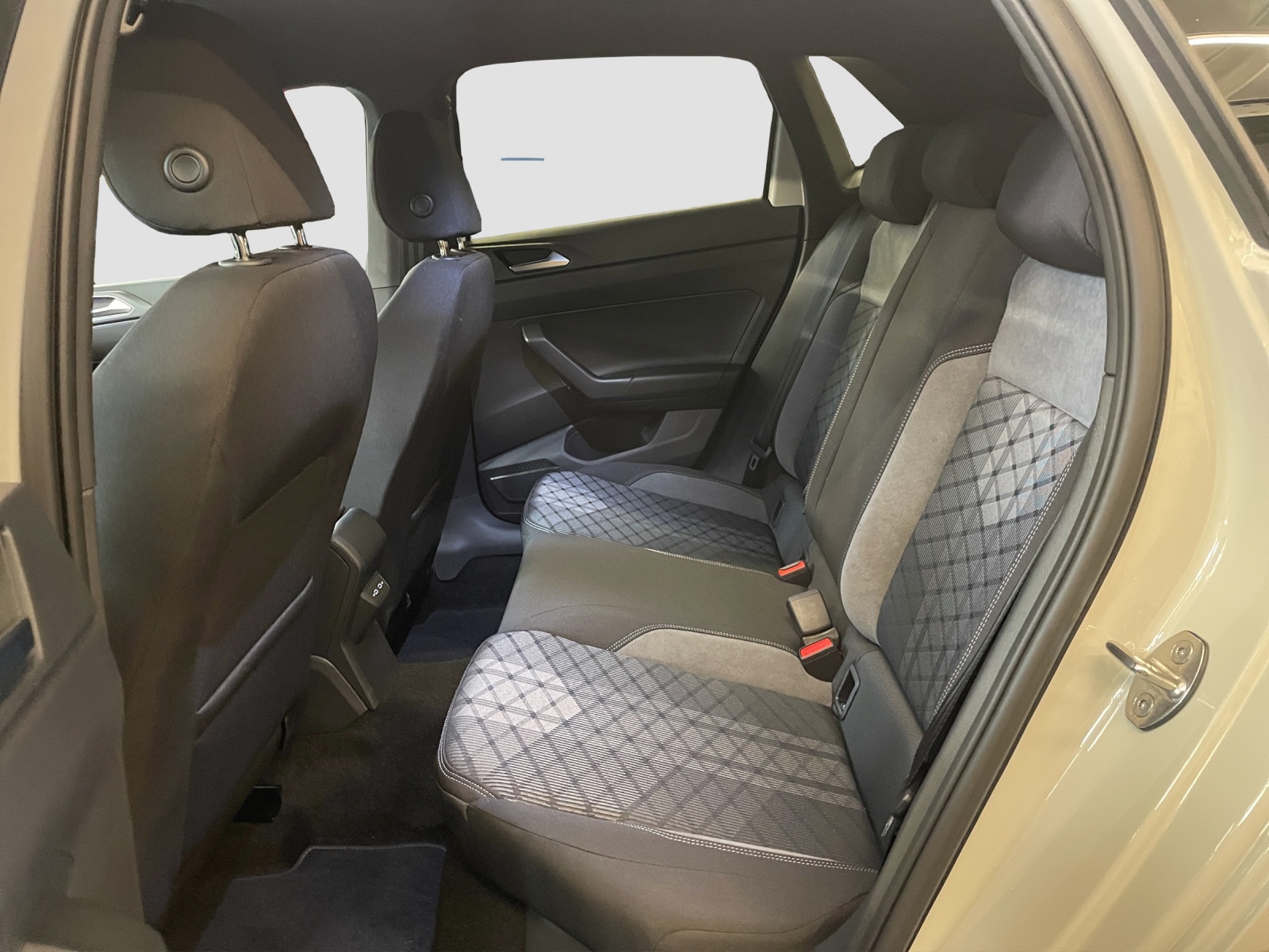VW Polo 1.0 TSI R-Line DSG-image-12