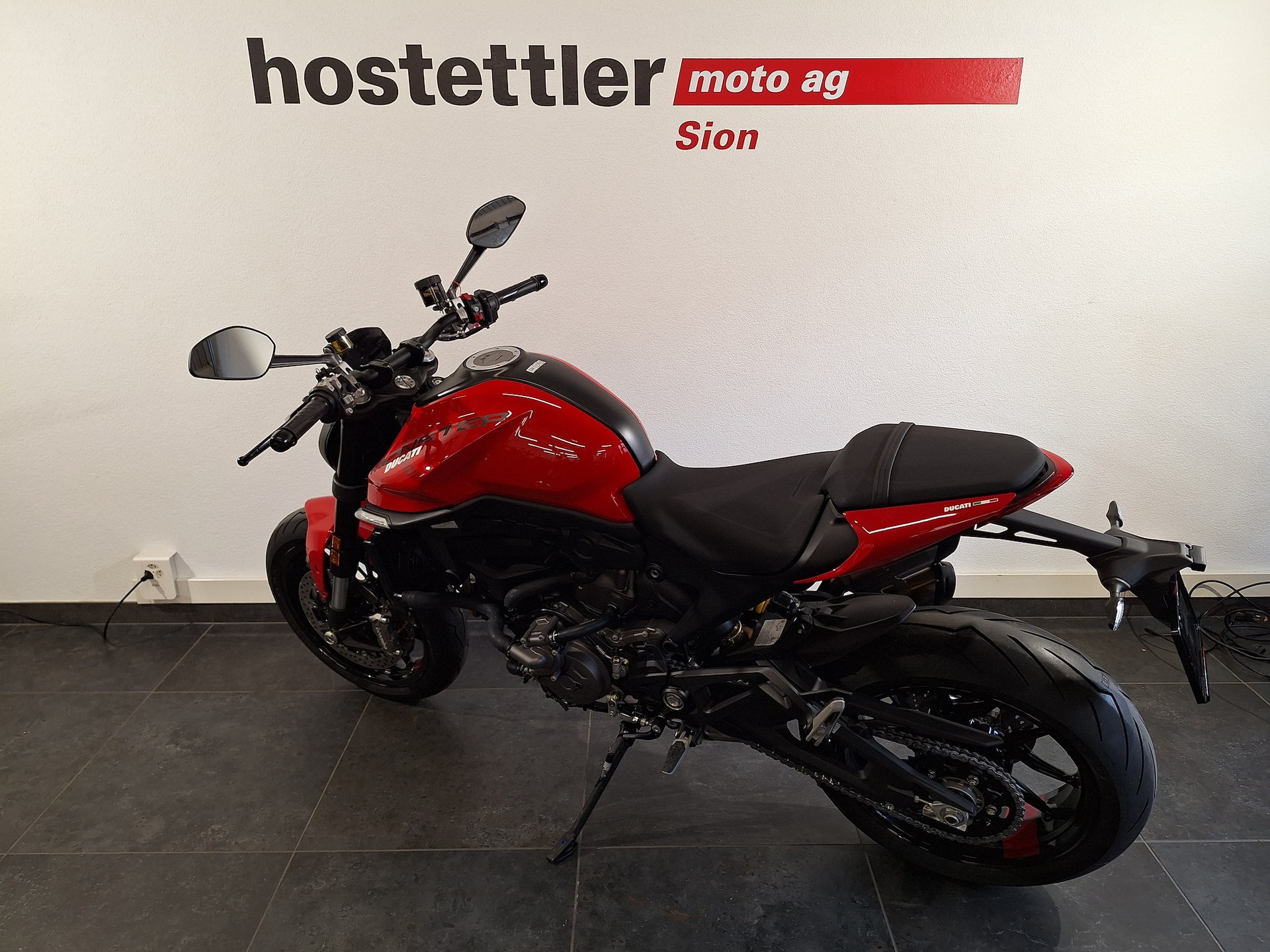 DUCATI Monster-showroom-element-3
