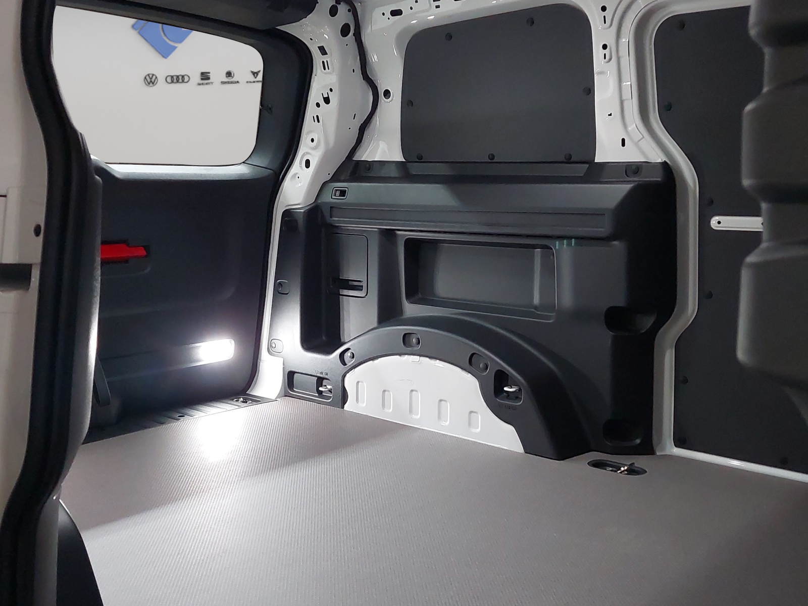 VW ID Buzz Cargo 4 Motion-image-8