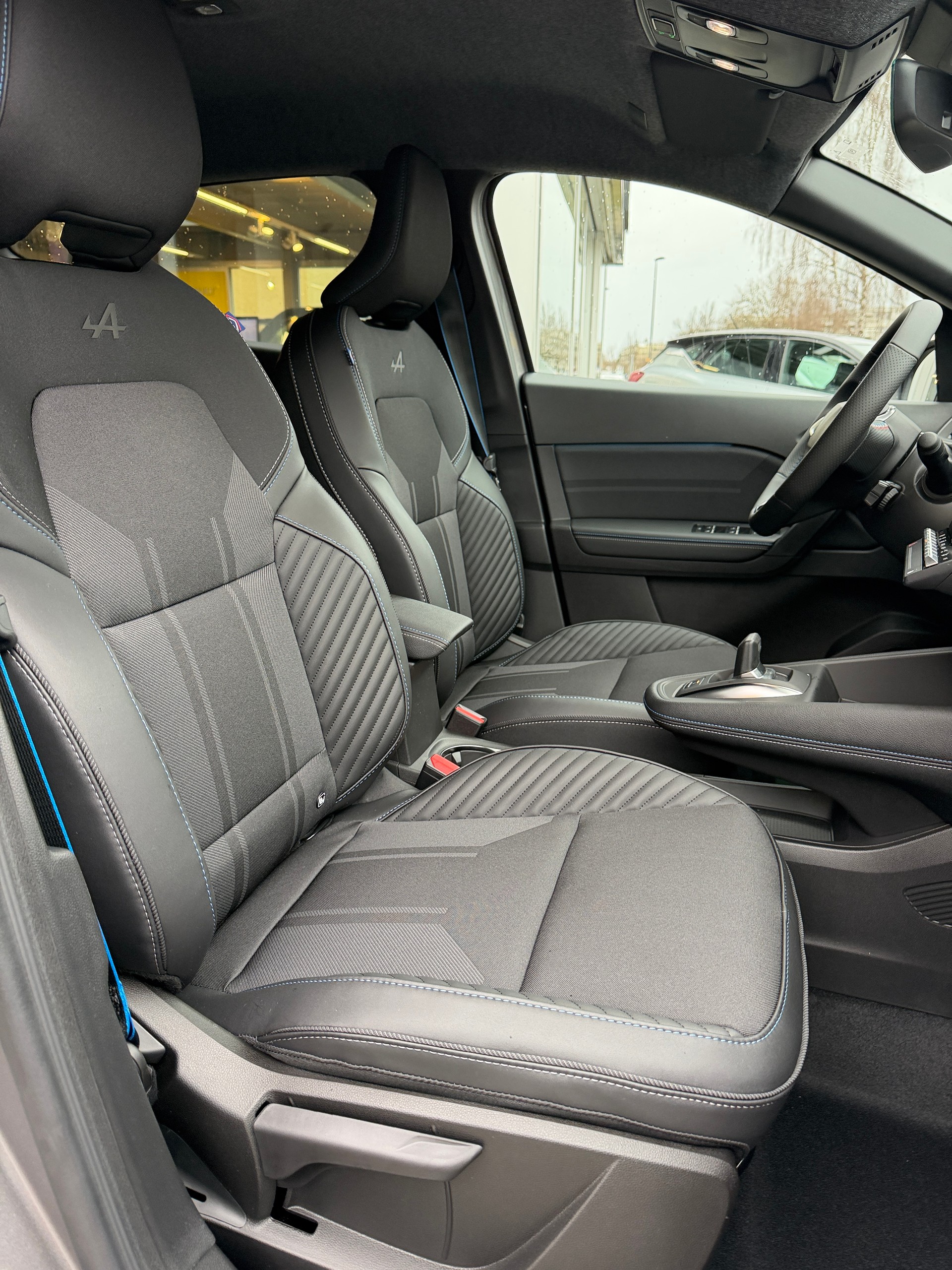 RENAULT Captur 1.8 E-Tech 160 Esprit Alpine DHT-image-9