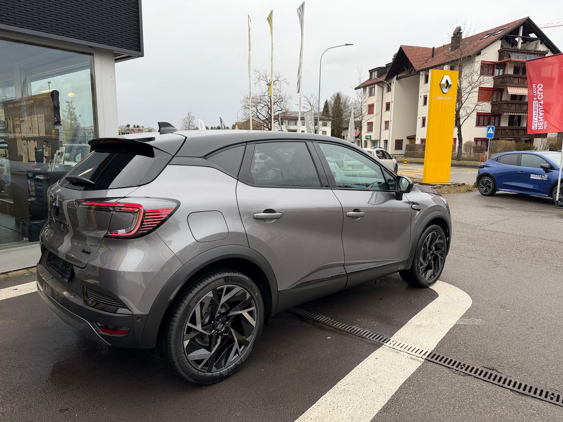 RENAULT Captur 1.8 E-Tech 160 Esprit Alpine DHT-showroom-element-1