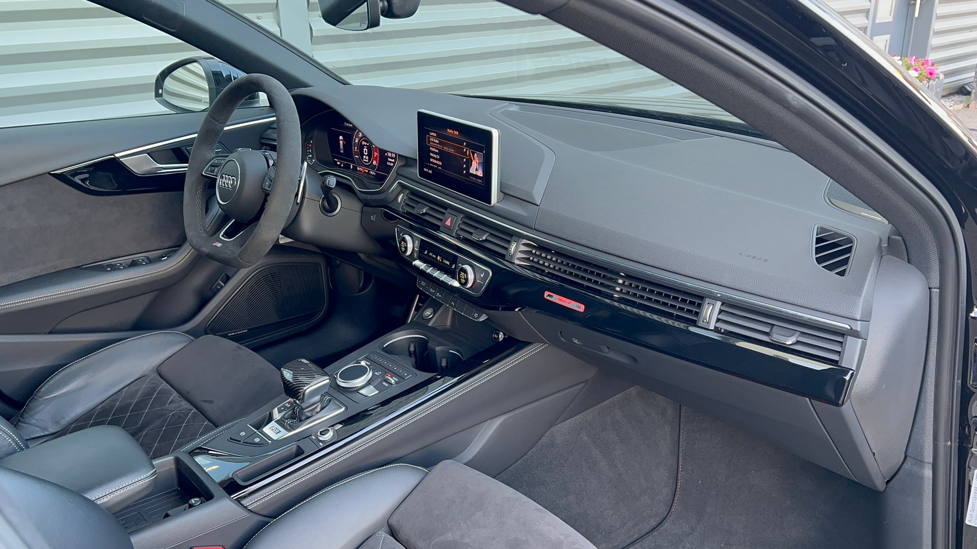 AUDI RS4-R-ABT-image-9