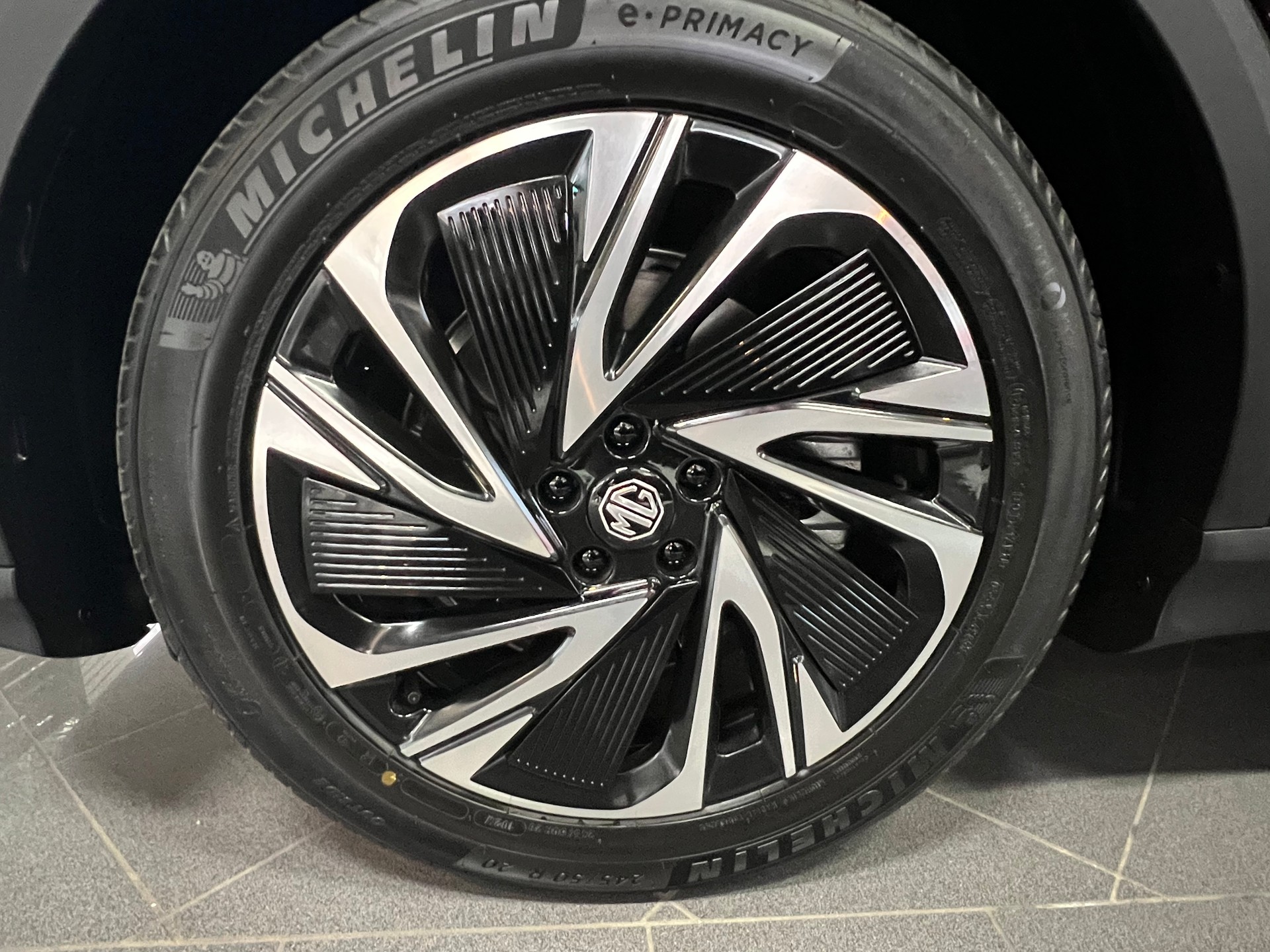 MG S6 EV 77kWh Luxury AWD-image-9