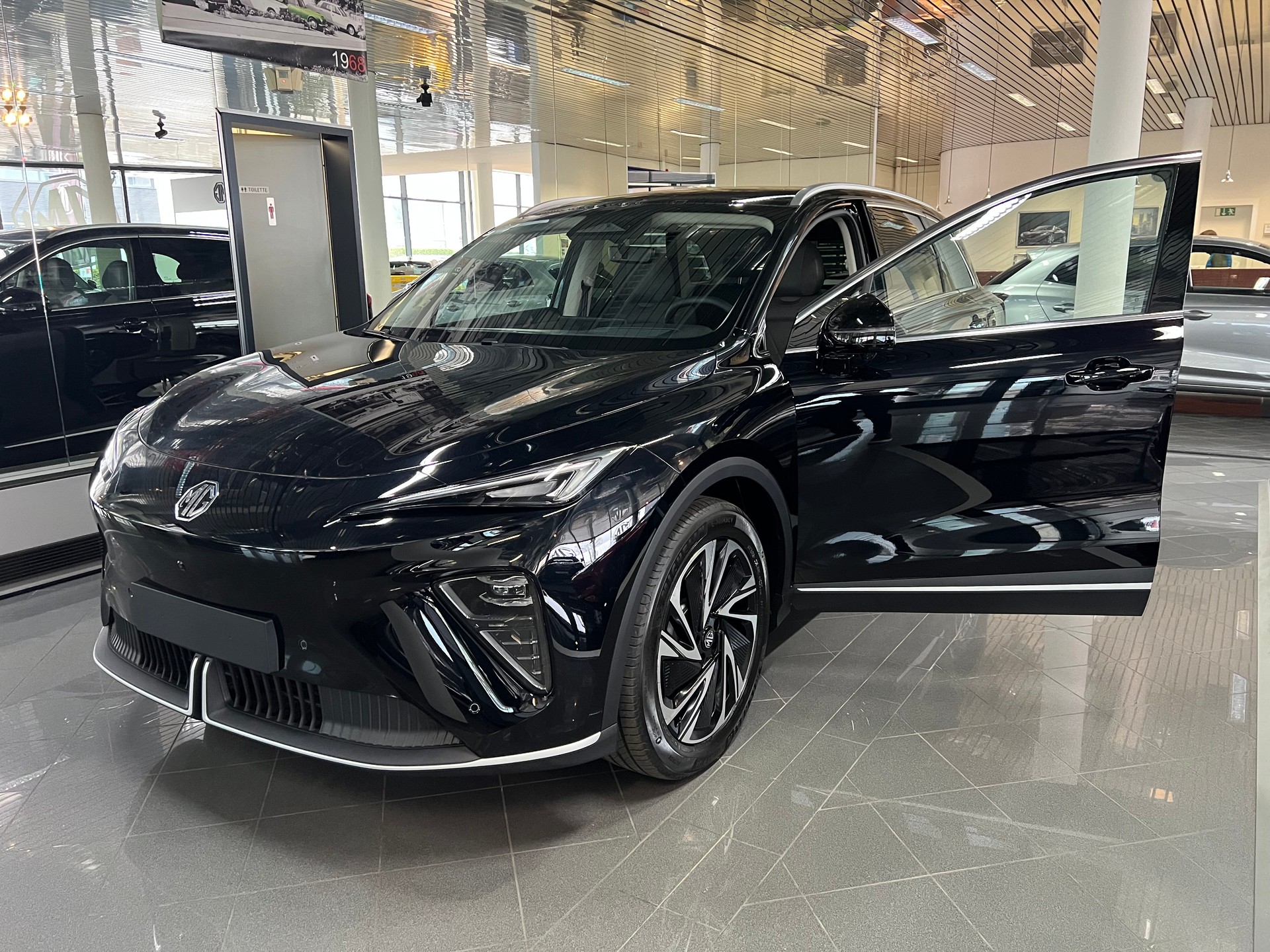 MG S6 EV 77kWh Luxury AWD-image-4